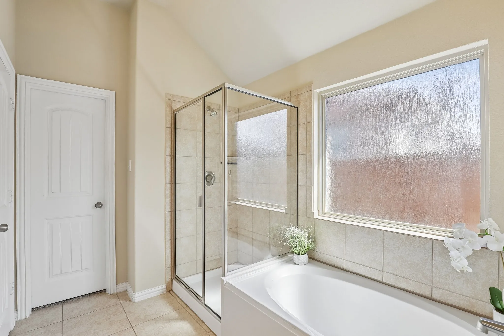 En-suite bath with shower and soaking tub.