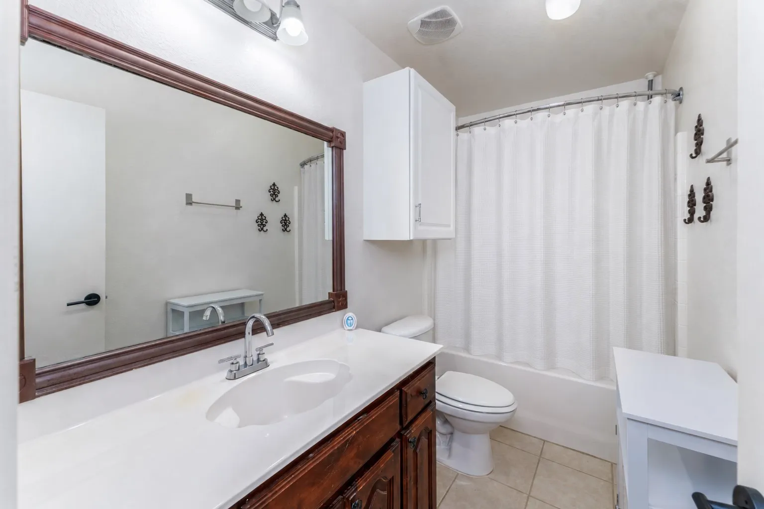 Single Family Residence For Sale in Tarrant County , 6632 Friendsway Drive, Fort Worth, Texas 76137, 3 Bedroom, 2 Bathroom, 2 Garage spaces, 2,024 Sqft, built in 2007, mls#21390804, Real Estate Agent in Fort Worth, Homes For Sale in Tarrant county, Homes For Sale in Fort Worth, Realtor in Fort Worth Texas, Real Estate Brokerage Independent Realty Texas, Luminita Cordes Realtor