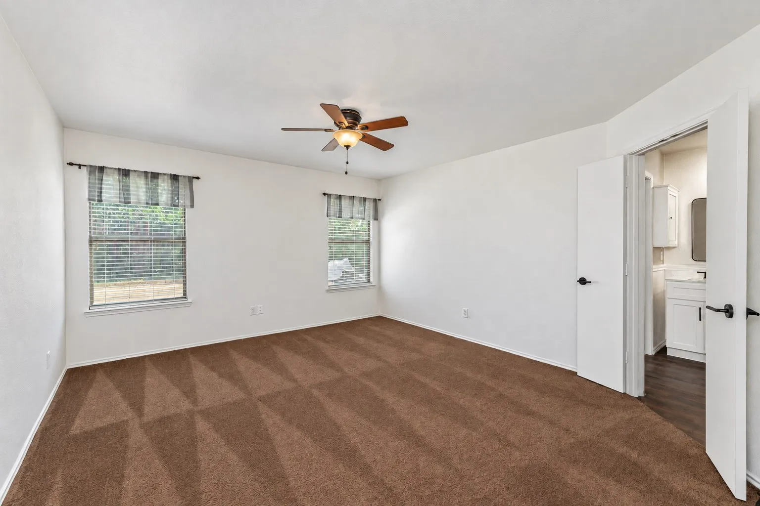 Single Family Residence For Sale in Tarrant County , 6632 Friendsway Drive, Fort Worth, Texas 76137, 3 Bedroom, 2 Bathroom, 2 Garage spaces, 2,024 Sqft, built in 2007, mls#21390804, Real Estate Agent in Fort Worth, Homes For Sale in Tarrant county, Homes For Sale in Fort Worth, Realtor in Fort Worth Texas, Real Estate Brokerage Independent Realty Texas, Luminita Cordes Realtor