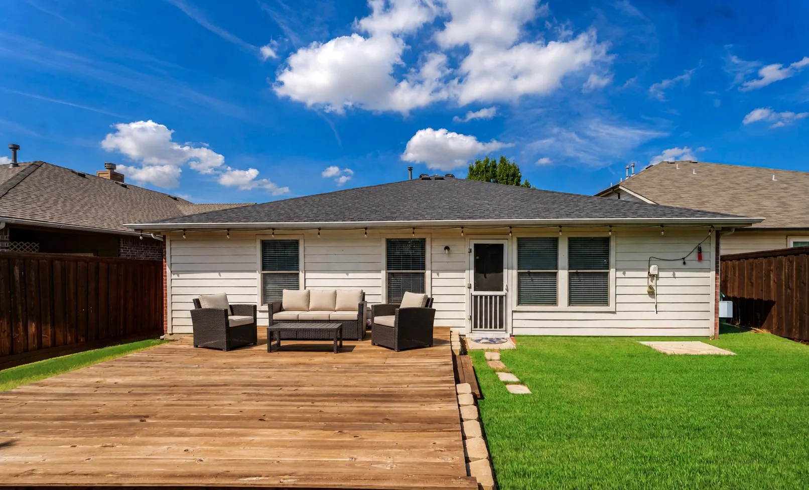 Single Family Residence For Sale in Tarrant County , 6632 Friendsway Drive, Fort Worth, Texas 76137, 3 Bedroom, 2 Bathroom, 2 Garage spaces, 2,024 Sqft, built in 2007, mls#21390804, Real Estate Agent in Fort Worth, Homes For Sale in Tarrant county, Homes For Sale in Fort Worth, Realtor in Fort Worth Texas, Real Estate Brokerage Independent Realty Texas, Luminita Cordes Realtor