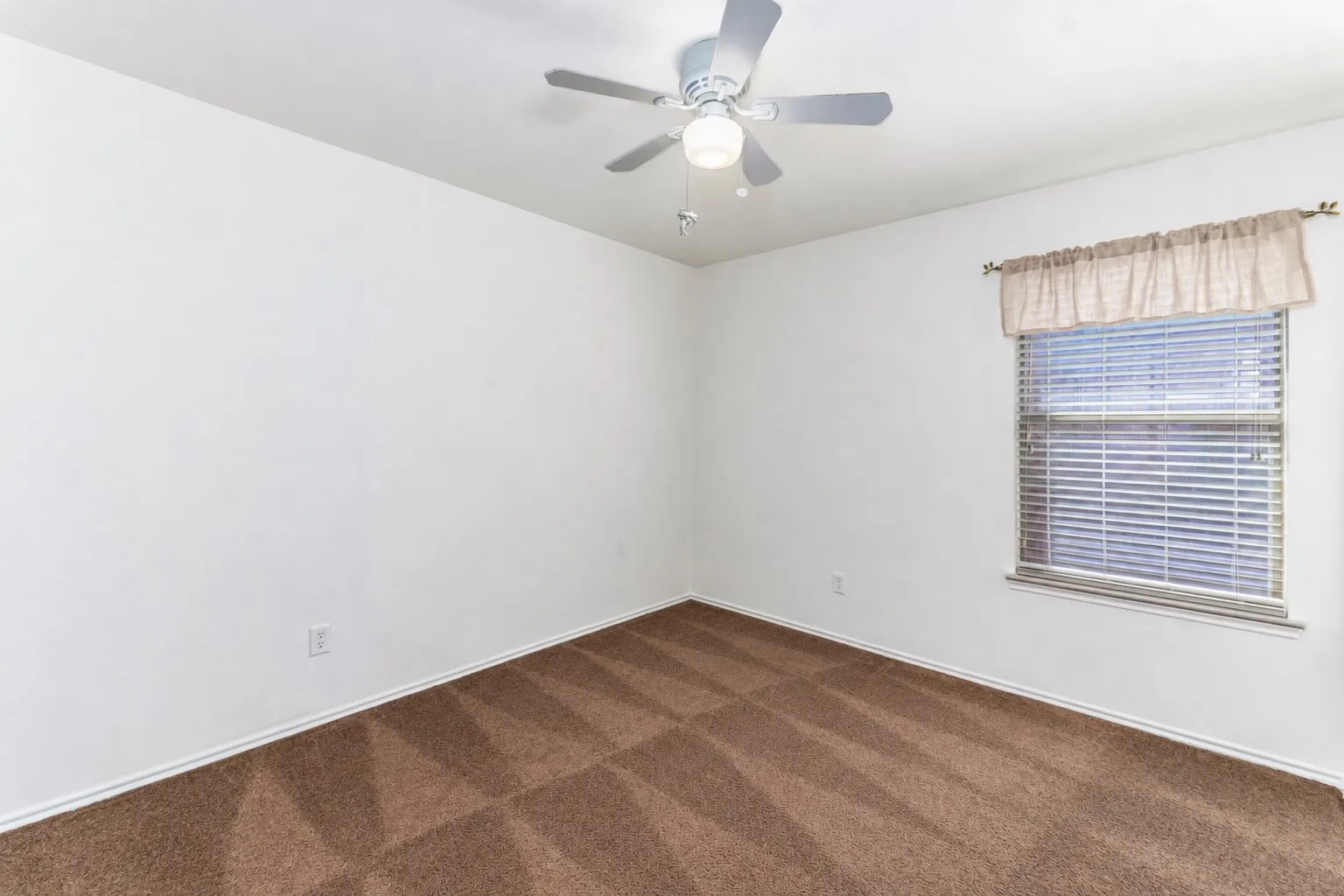 Single Family Residence For Sale in Tarrant County , 6632 Friendsway Drive, Fort Worth, Texas 76137, 3 Bedroom, 2 Bathroom, 2 Garage spaces, 2,024 Sqft, built in 2007, mls#21390804, Real Estate Agent in Fort Worth, Homes For Sale in Tarrant county, Homes For Sale in Fort Worth, Realtor in Fort Worth Texas, Real Estate Brokerage Independent Realty Texas, Luminita Cordes Realtor