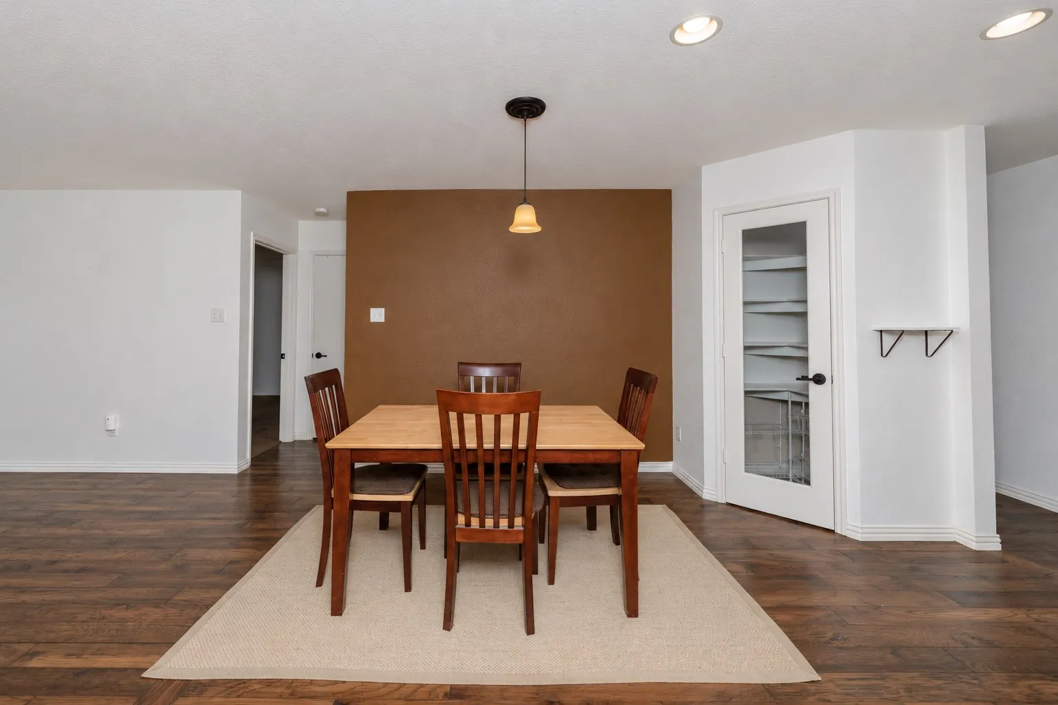 Single Family Residence For Sale in Tarrant County , 6632 Friendsway Drive, Fort Worth, Texas 76137, 3 Bedroom, 2 Bathroom, 2 Garage spaces, 2,024 Sqft, built in 2007, mls#21390804, Real Estate Agent in Fort Worth, Homes For Sale in Tarrant county, Homes For Sale in Fort Worth, Realtor in Fort Worth Texas, Real Estate Brokerage Independent Realty Texas, Luminita Cordes Realtor