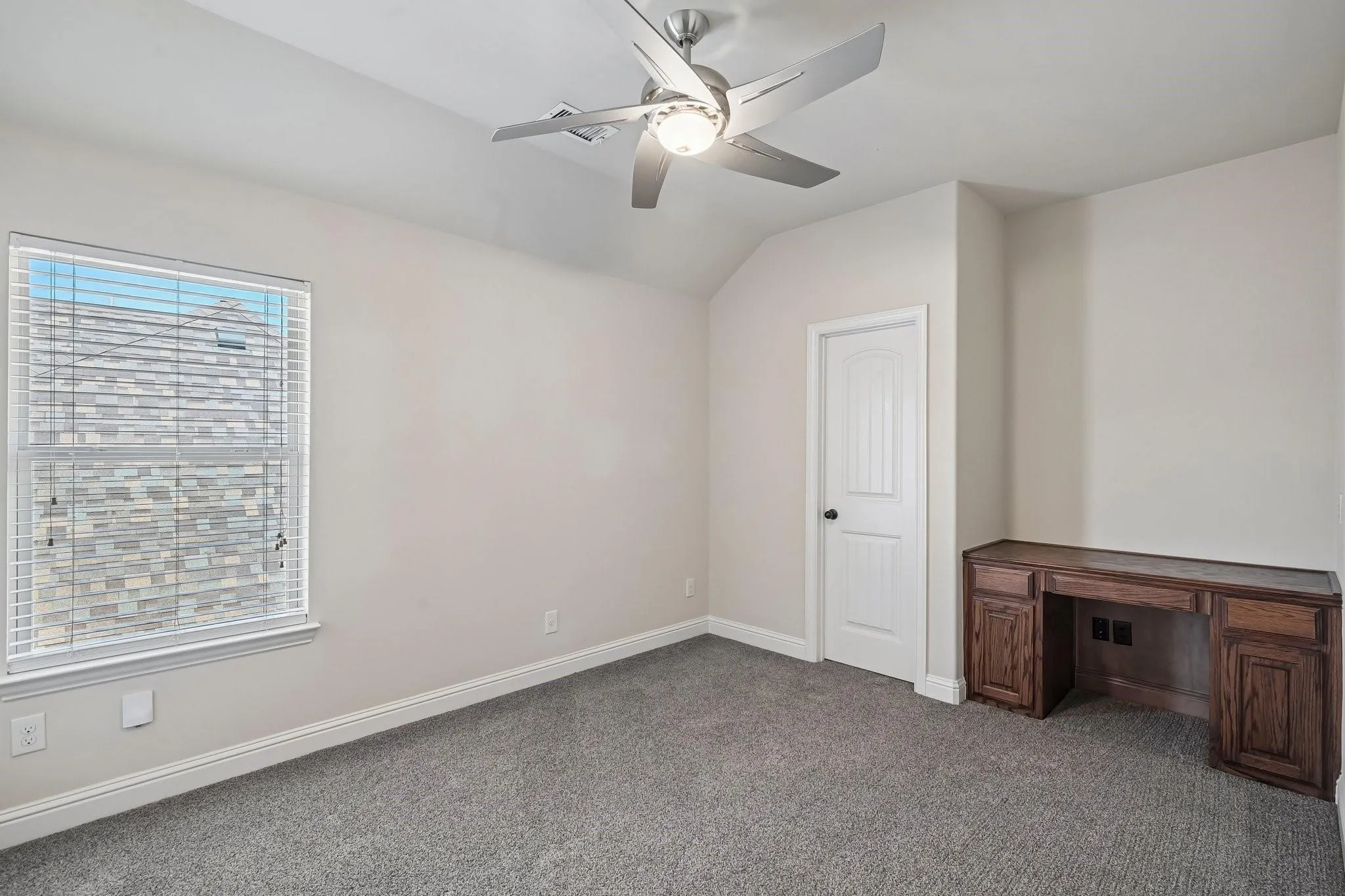 Single Family Residence For Sale in Denton County , 15221 Mount Evans Drive, Little Elm, Texas 75068, 4 Bedroom, 3 Bathroom, 2 Garage spaces, 2,598 Sqft, built in 2011, mls#21390939, Real Estate Agent in Little Elm, Homes For Sale in Denton county, Homes For Sale in Little Elm, Realtor in Little Elm Texas, Real Estate Brokerage Independent Realty Texas, Luminita Cordes Realtor