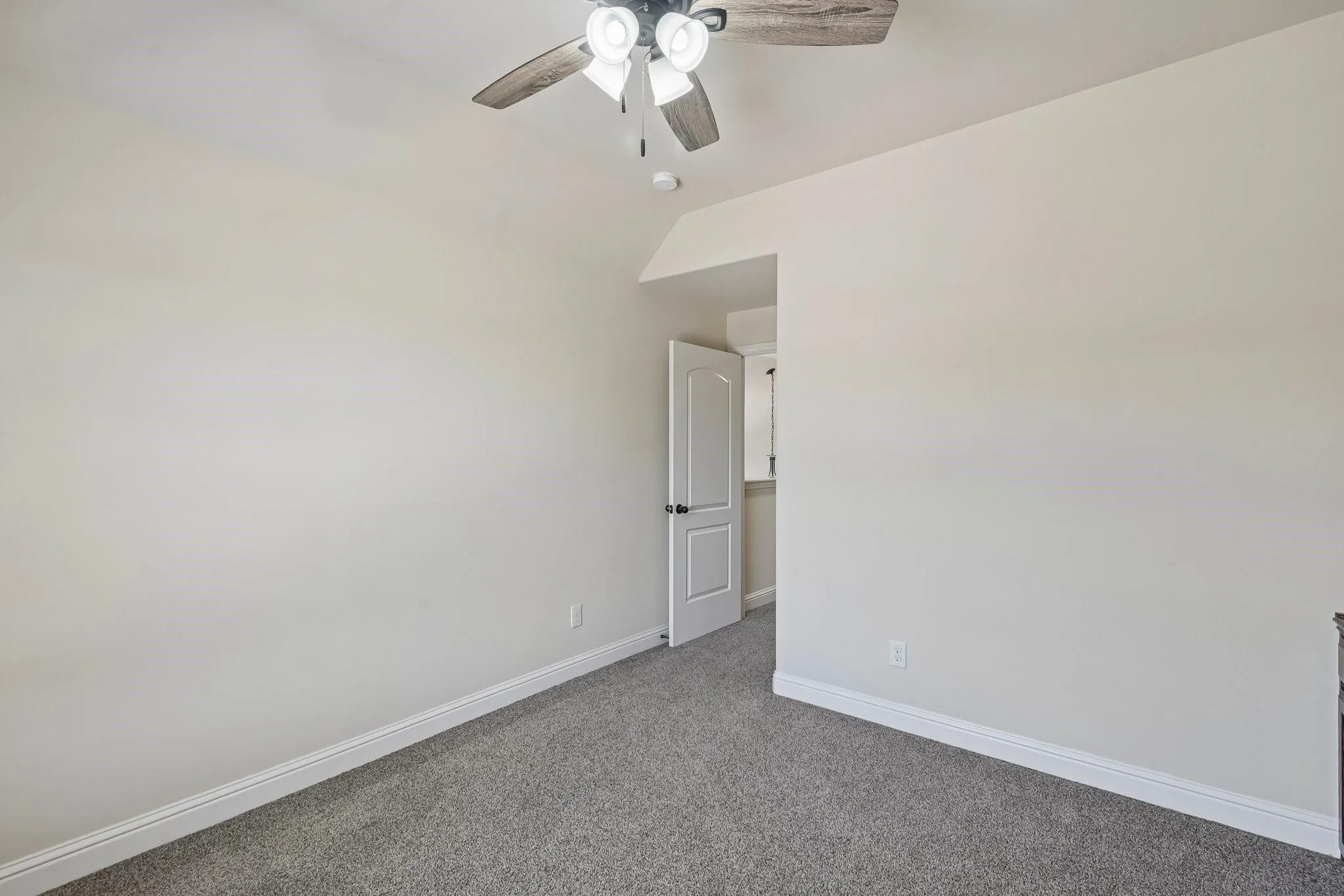 Single Family Residence For Sale in Denton County , 15221 Mount Evans Drive, Little Elm, Texas 75068, 4 Bedroom, 3 Bathroom, 2 Garage spaces, 2,598 Sqft, built in 2011, mls#21390939, Real Estate Agent in Little Elm, Homes For Sale in Denton county, Homes For Sale in Little Elm, Realtor in Little Elm Texas, Real Estate Brokerage Independent Realty Texas, Luminita Cordes Realtor