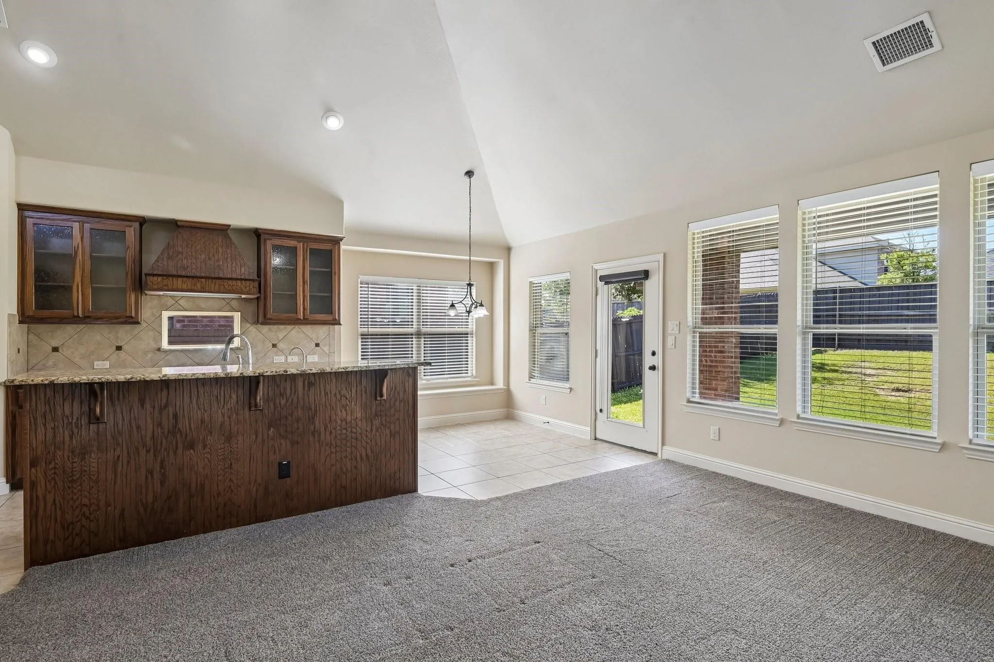 Single Family Residence For Sale in Denton County , 15221 Mount Evans Drive, Little Elm, Texas 75068, 4 Bedroom, 3 Bathroom, 2 Garage spaces, 2,598 Sqft, built in 2011, mls#21390939, Real Estate Agent in Little Elm, Homes For Sale in Denton county, Homes For Sale in Little Elm, Realtor in Little Elm Texas, Real Estate Brokerage Independent Realty Texas, Luminita Cordes Realtor