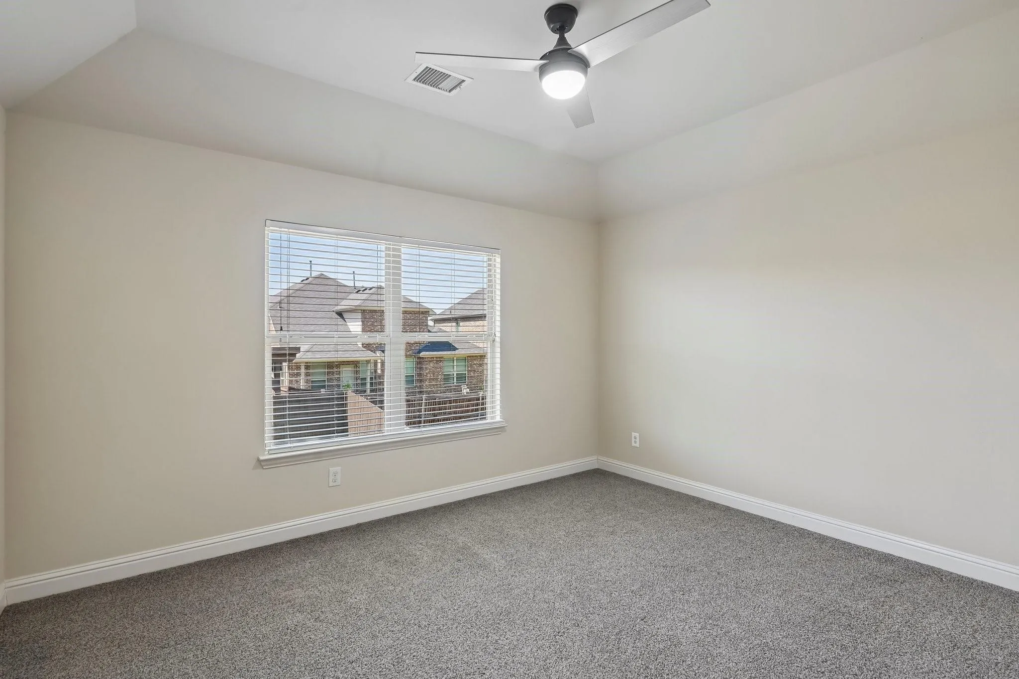 Single Family Residence For Sale in Denton County , 15221 Mount Evans Drive, Little Elm, Texas 75068, 4 Bedroom, 3 Bathroom, 2 Garage spaces, 2,598 Sqft, built in 2011, mls#21390939, Real Estate Agent in Little Elm, Homes For Sale in Denton county, Homes For Sale in Little Elm, Realtor in Little Elm Texas, Real Estate Brokerage Independent Realty Texas, Luminita Cordes Realtor