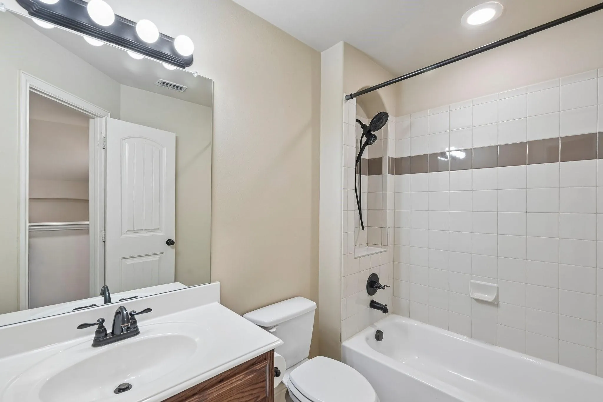 Single Family Residence For Sale in Denton County , 15221 Mount Evans Drive, Little Elm, Texas 75068, 4 Bedroom, 3 Bathroom, 2 Garage spaces, 2,598 Sqft, built in 2011, mls#21390939, Real Estate Agent in Little Elm, Homes For Sale in Denton county, Homes For Sale in Little Elm, Realtor in Little Elm Texas, Real Estate Brokerage Independent Realty Texas, Luminita Cordes Realtor