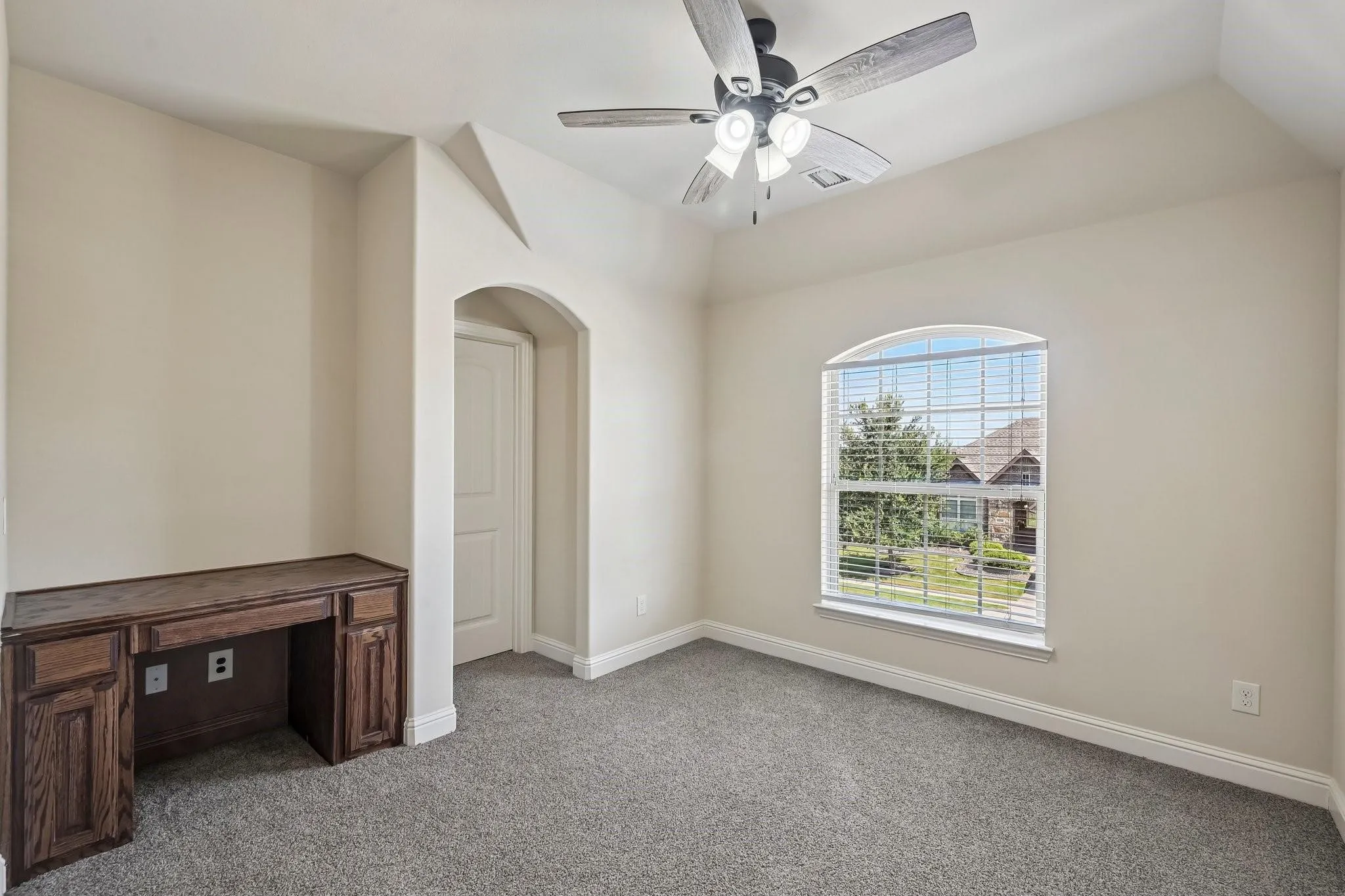 Single Family Residence For Sale in Denton County , 15221 Mount Evans Drive, Little Elm, Texas 75068, 4 Bedroom, 3 Bathroom, 2 Garage spaces, 2,598 Sqft, built in 2011, mls#21390939, Real Estate Agent in Little Elm, Homes For Sale in Denton county, Homes For Sale in Little Elm, Realtor in Little Elm Texas, Real Estate Brokerage Independent Realty Texas, Luminita Cordes Realtor
