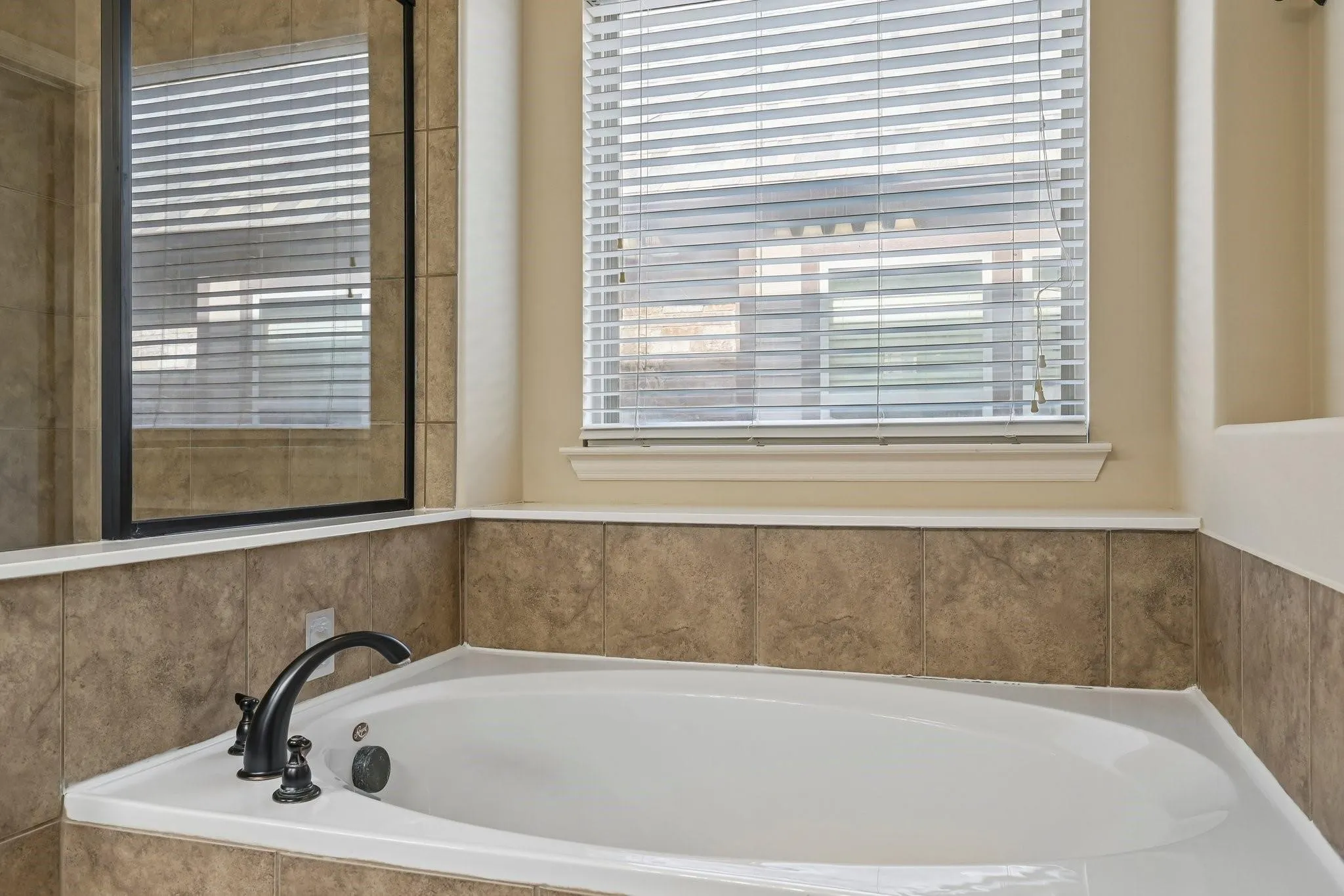 Single Family Residence For Sale in Denton County , 15221 Mount Evans Drive, Little Elm, Texas 75068, 4 Bedroom, 3 Bathroom, 2 Garage spaces, 2,598 Sqft, built in 2011, mls#21390939, Real Estate Agent in Little Elm, Homes For Sale in Denton county, Homes For Sale in Little Elm, Realtor in Little Elm Texas, Real Estate Brokerage Independent Realty Texas, Luminita Cordes Realtor