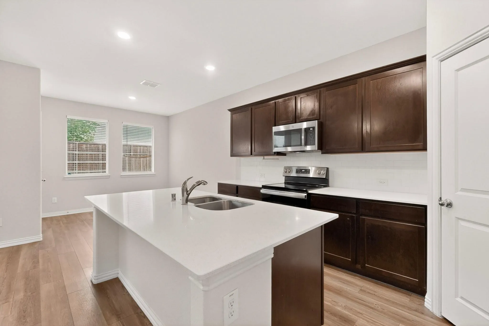 Single Family Residence For Sale in Denton County , 3321 Riverside Drive, Aubrey, Texas 76227, 3 Bedroom, 2 Bathroom, 2 Garage spaces, 1,606 Sqft, built in 2020, mls#21390952, Real Estate Agent in Aubrey, Homes For Sale in Denton county, Homes For Sale in Aubrey, Realtor in Aubrey Texas, Real Estate Brokerage Independent Realty Texas, Luminita Cordes Realtor