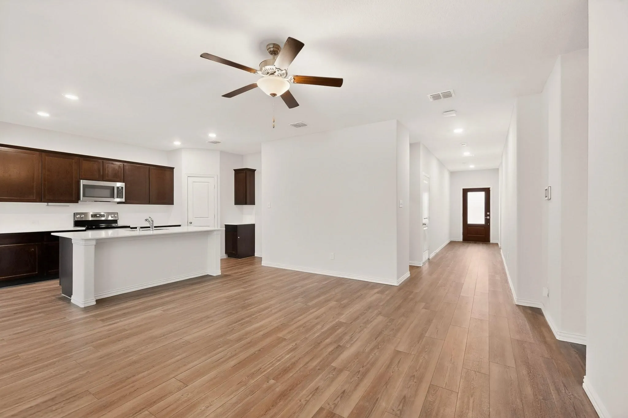 Single Family Residence For Sale in Denton County , 3321 Riverside Drive, Aubrey, Texas 76227, 3 Bedroom, 2 Bathroom, 2 Garage spaces, 1,606 Sqft, built in 2020, mls#21390952, Real Estate Agent in Aubrey, Homes For Sale in Denton county, Homes For Sale in Aubrey, Realtor in Aubrey Texas, Real Estate Brokerage Independent Realty Texas, Luminita Cordes Realtor