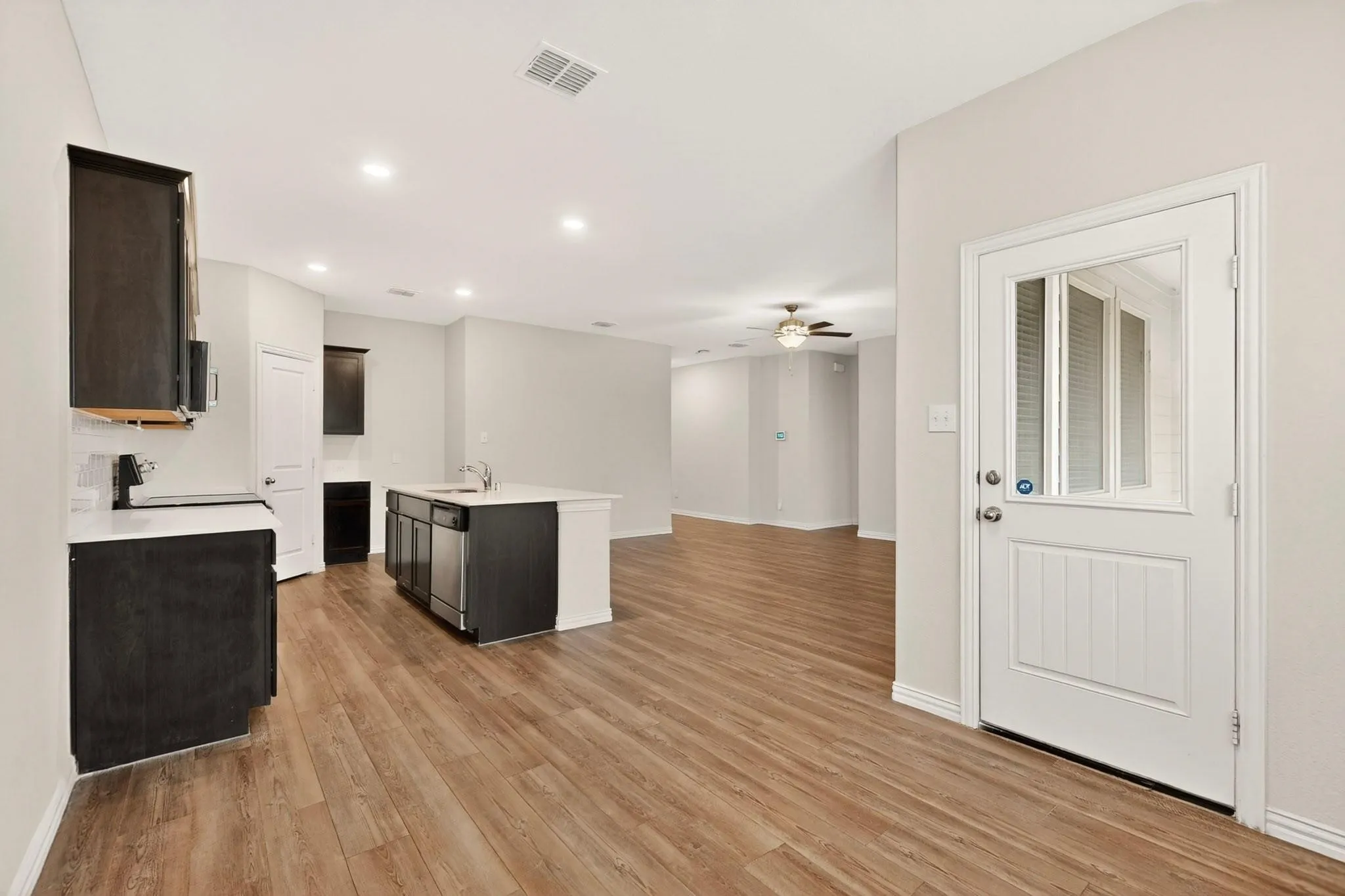 Single Family Residence For Sale in Denton County , 3321 Riverside Drive, Aubrey, Texas 76227, 3 Bedroom, 2 Bathroom, 2 Garage spaces, 1,606 Sqft, built in 2020, mls#21390952, Real Estate Agent in Aubrey, Homes For Sale in Denton county, Homes For Sale in Aubrey, Realtor in Aubrey Texas, Real Estate Brokerage Independent Realty Texas, Luminita Cordes Realtor