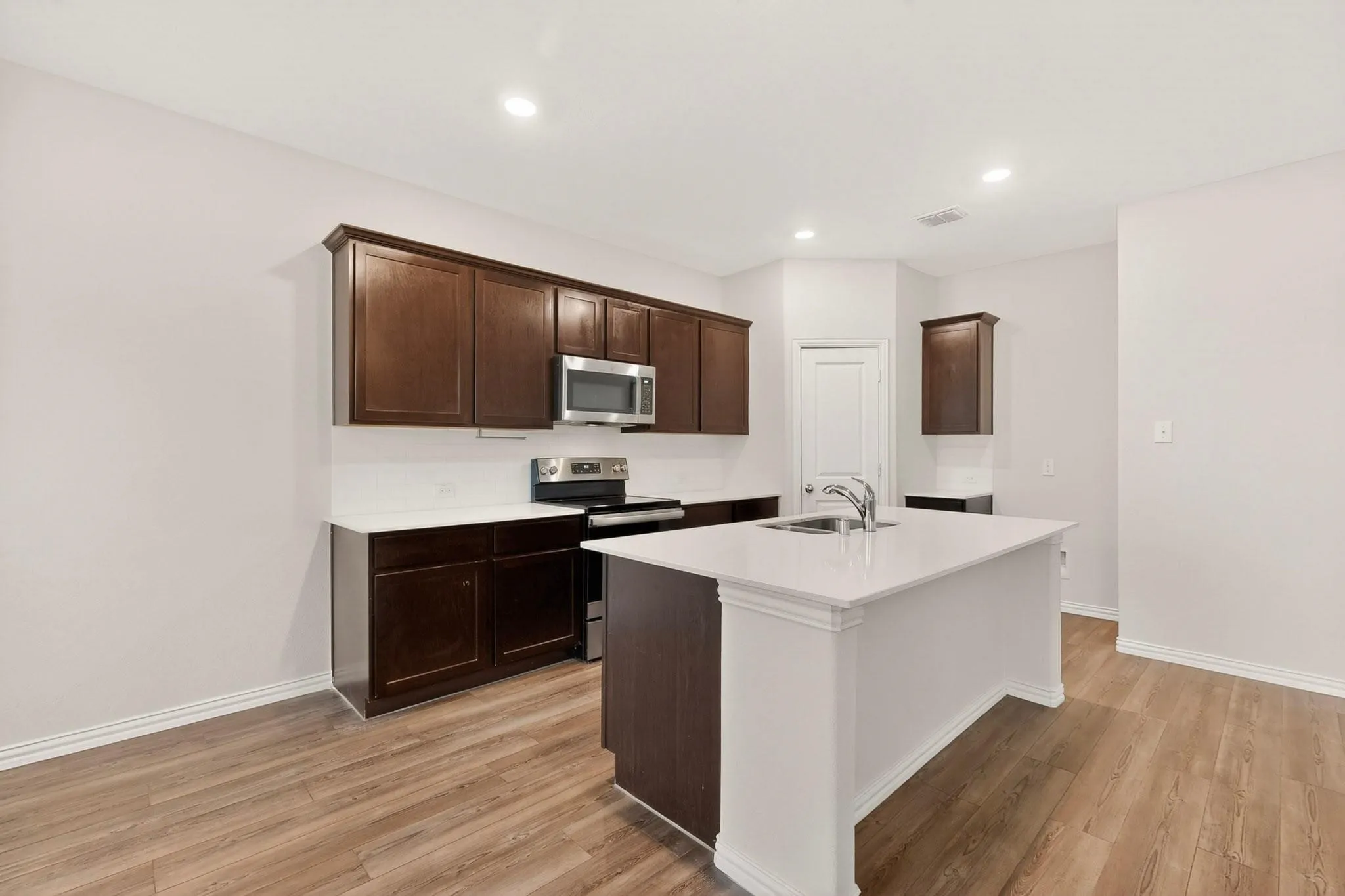 Single Family Residence For Sale in Denton County , 3321 Riverside Drive, Aubrey, Texas 76227, 3 Bedroom, 2 Bathroom, 2 Garage spaces, 1,606 Sqft, built in 2020, mls#21390952, Real Estate Agent in Aubrey, Homes For Sale in Denton county, Homes For Sale in Aubrey, Realtor in Aubrey Texas, Real Estate Brokerage Independent Realty Texas, Luminita Cordes Realtor