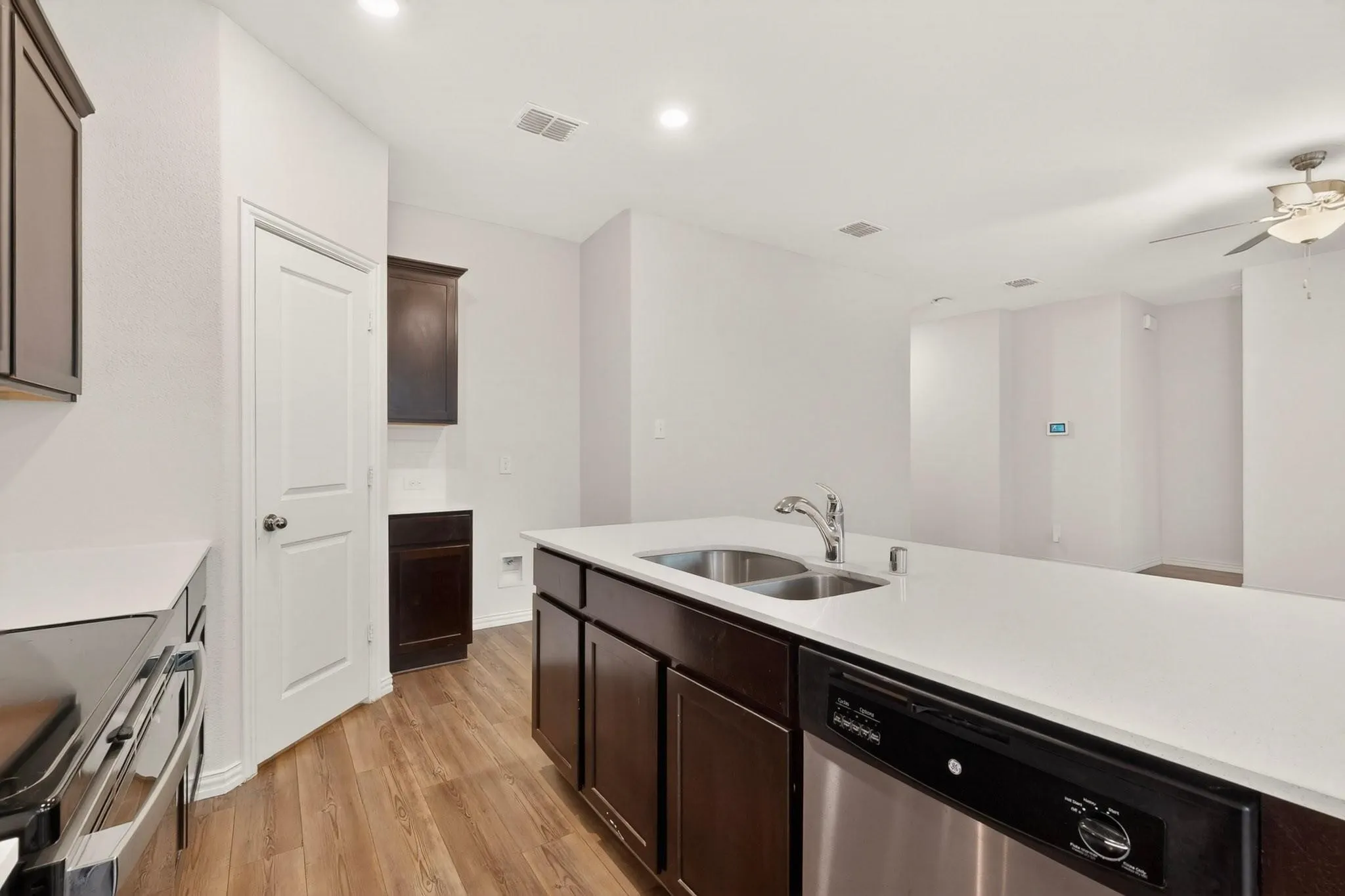Single Family Residence For Sale in Denton County , 3321 Riverside Drive, Aubrey, Texas 76227, 3 Bedroom, 2 Bathroom, 2 Garage spaces, 1,606 Sqft, built in 2020, mls#21390952, Real Estate Agent in Aubrey, Homes For Sale in Denton county, Homes For Sale in Aubrey, Realtor in Aubrey Texas, Real Estate Brokerage Independent Realty Texas, Luminita Cordes Realtor
