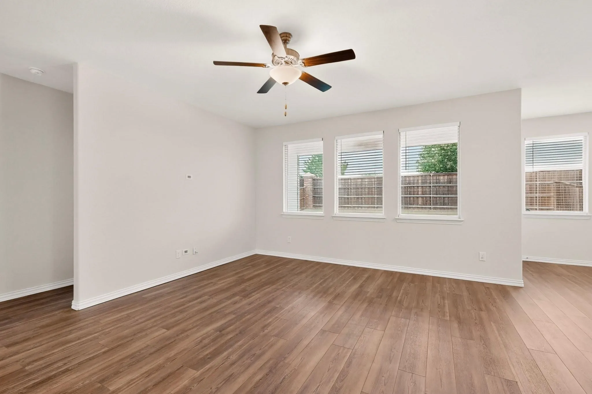 Single Family Residence For Sale in Denton County , 3321 Riverside Drive, Aubrey, Texas 76227, 3 Bedroom, 2 Bathroom, 2 Garage spaces, 1,606 Sqft, built in 2020, mls#21390952, Real Estate Agent in Aubrey, Homes For Sale in Denton county, Homes For Sale in Aubrey, Realtor in Aubrey Texas, Real Estate Brokerage Independent Realty Texas, Luminita Cordes Realtor