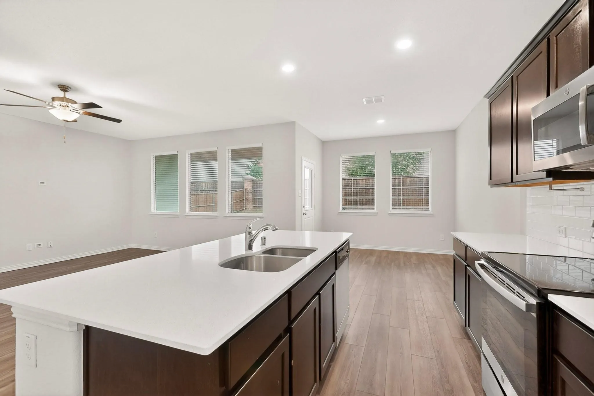Single Family Residence For Sale in Denton County , 3321 Riverside Drive, Aubrey, Texas 76227, 3 Bedroom, 2 Bathroom, 2 Garage spaces, 1,606 Sqft, built in 2020, mls#21390952, Real Estate Agent in Aubrey, Homes For Sale in Denton county, Homes For Sale in Aubrey, Realtor in Aubrey Texas, Real Estate Brokerage Independent Realty Texas, Luminita Cordes Realtor