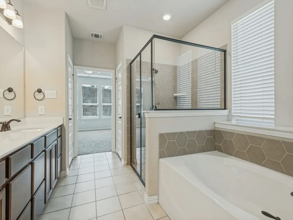 Single Family Residence For Rent in Kaufman County , 1267 Binfield Drive, Forney, Texas 75126, 4 Bedroom, 4 Bathroom, 2 Garage spaces, 2,476 Sqft, built in 2022, mls#21390955, Real Estate Agent in Forney, Homes For Rent in Kaufman county, Homes For Rent in Forney, Realtor in Forney Texas, Real Estate Brokerage Independent Realty Texas, Luminita Cordes Realtor