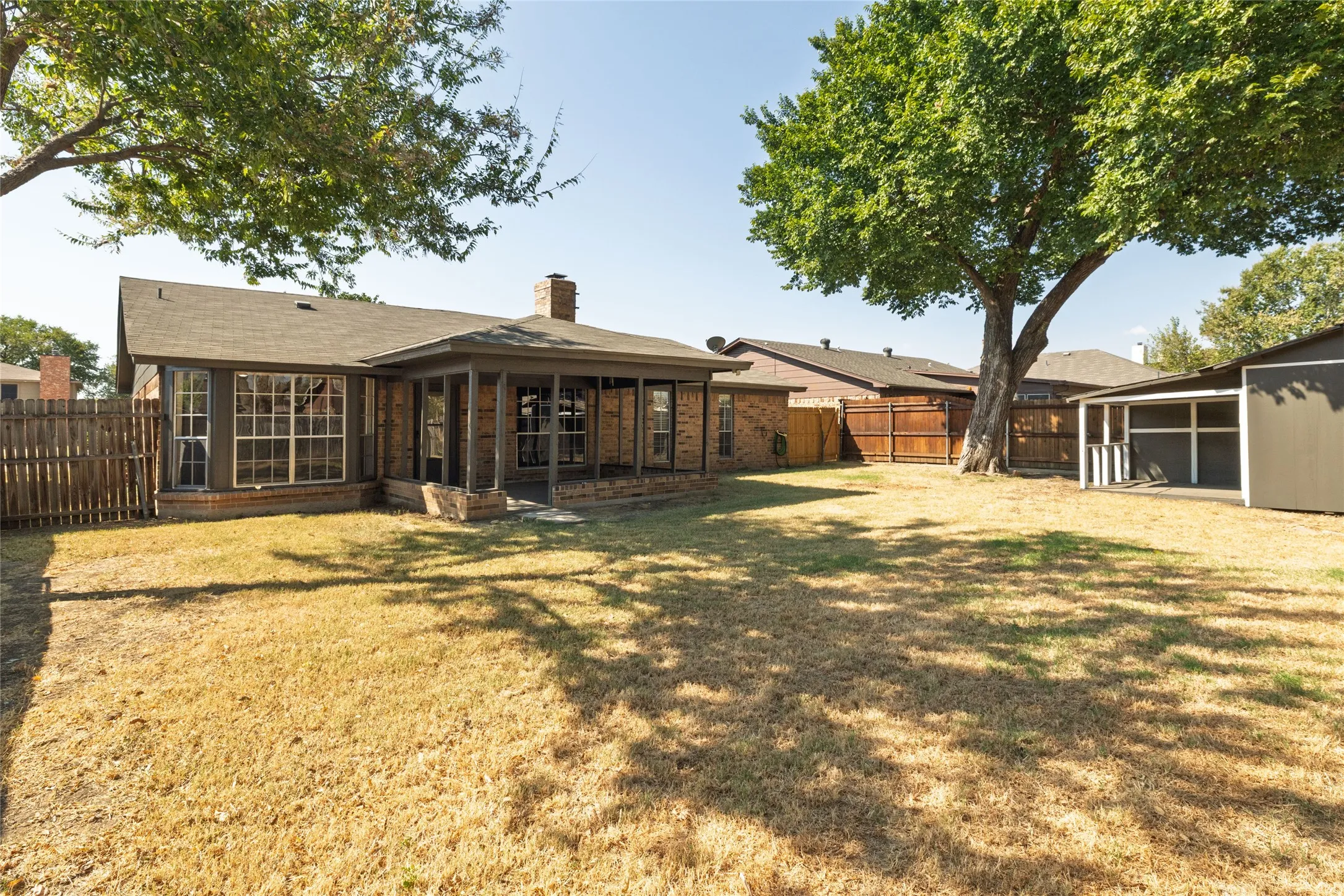 Single Family Residence For Sale in Tarrant County , 304 Cambridge Drive, Saginaw, Texas 76179, 3 Bedroom, 2 Bathroom, 2 Garage spaces, 1,602 Sqft, built in 1982, mls#21386848, Real Estate Agent in Saginaw, Homes For Sale in Tarrant county, Homes For Sale in Saginaw, Realtor in Saginaw Texas, Real Estate Brokerage Independent Realty Texas, Luminita Cordes Realtor