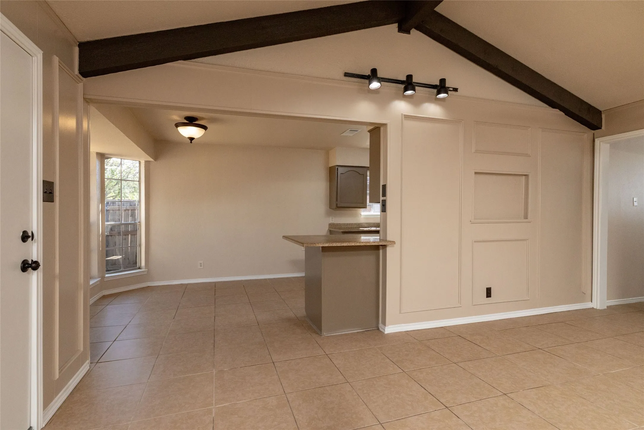 Single Family Residence For Sale in Tarrant County , 304 Cambridge Drive, Saginaw, Texas 76179, 3 Bedroom, 2 Bathroom, 2 Garage spaces, 1,602 Sqft, built in 1982, mls#21386848, Real Estate Agent in Saginaw, Homes For Sale in Tarrant county, Homes For Sale in Saginaw, Realtor in Saginaw Texas, Real Estate Brokerage Independent Realty Texas, Luminita Cordes Realtor