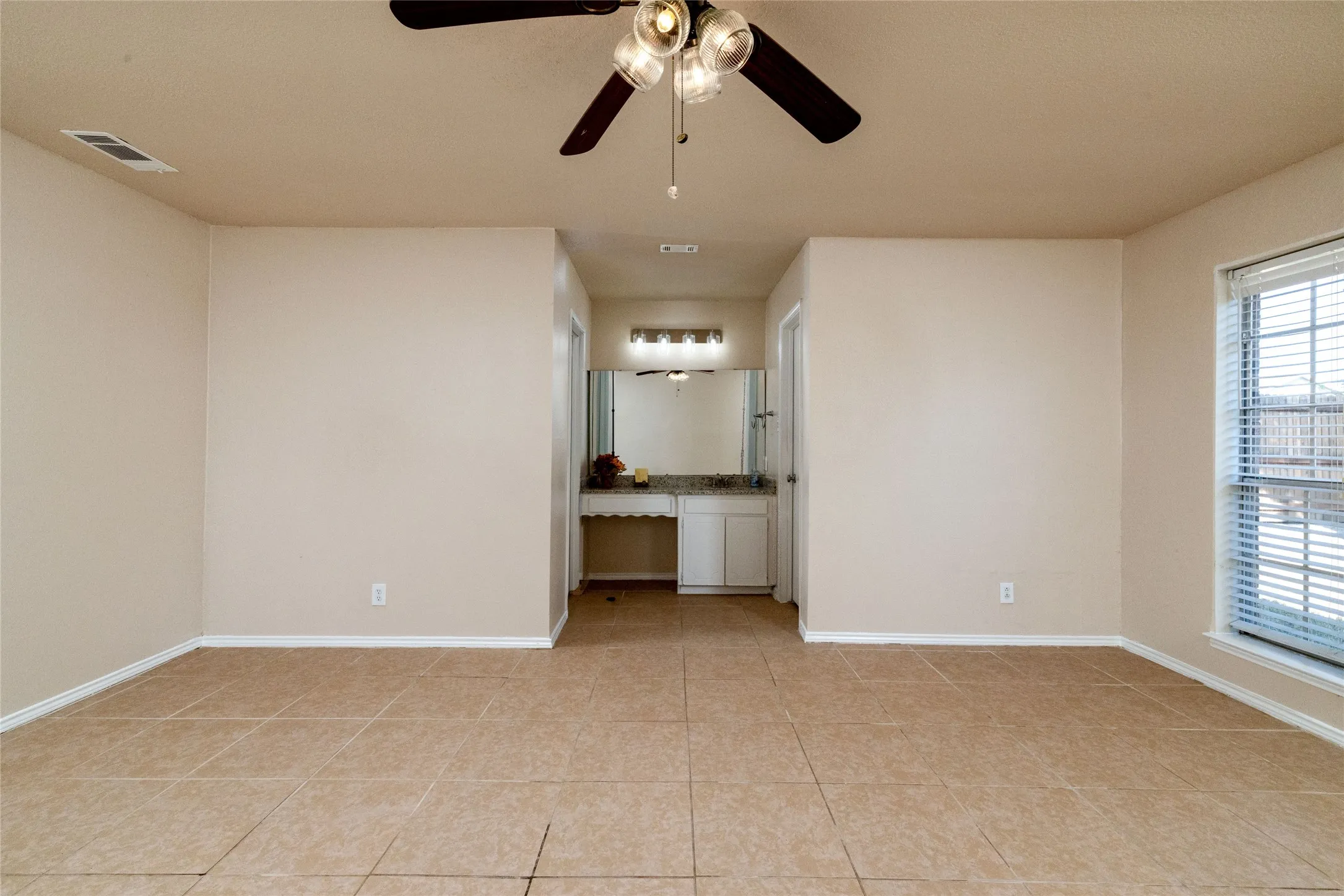 Single Family Residence For Sale in Tarrant County , 304 Cambridge Drive, Saginaw, Texas 76179, 3 Bedroom, 2 Bathroom, 2 Garage spaces, 1,602 Sqft, built in 1982, mls#21386848, Real Estate Agent in Saginaw, Homes For Sale in Tarrant county, Homes For Sale in Saginaw, Realtor in Saginaw Texas, Real Estate Brokerage Independent Realty Texas, Luminita Cordes Realtor