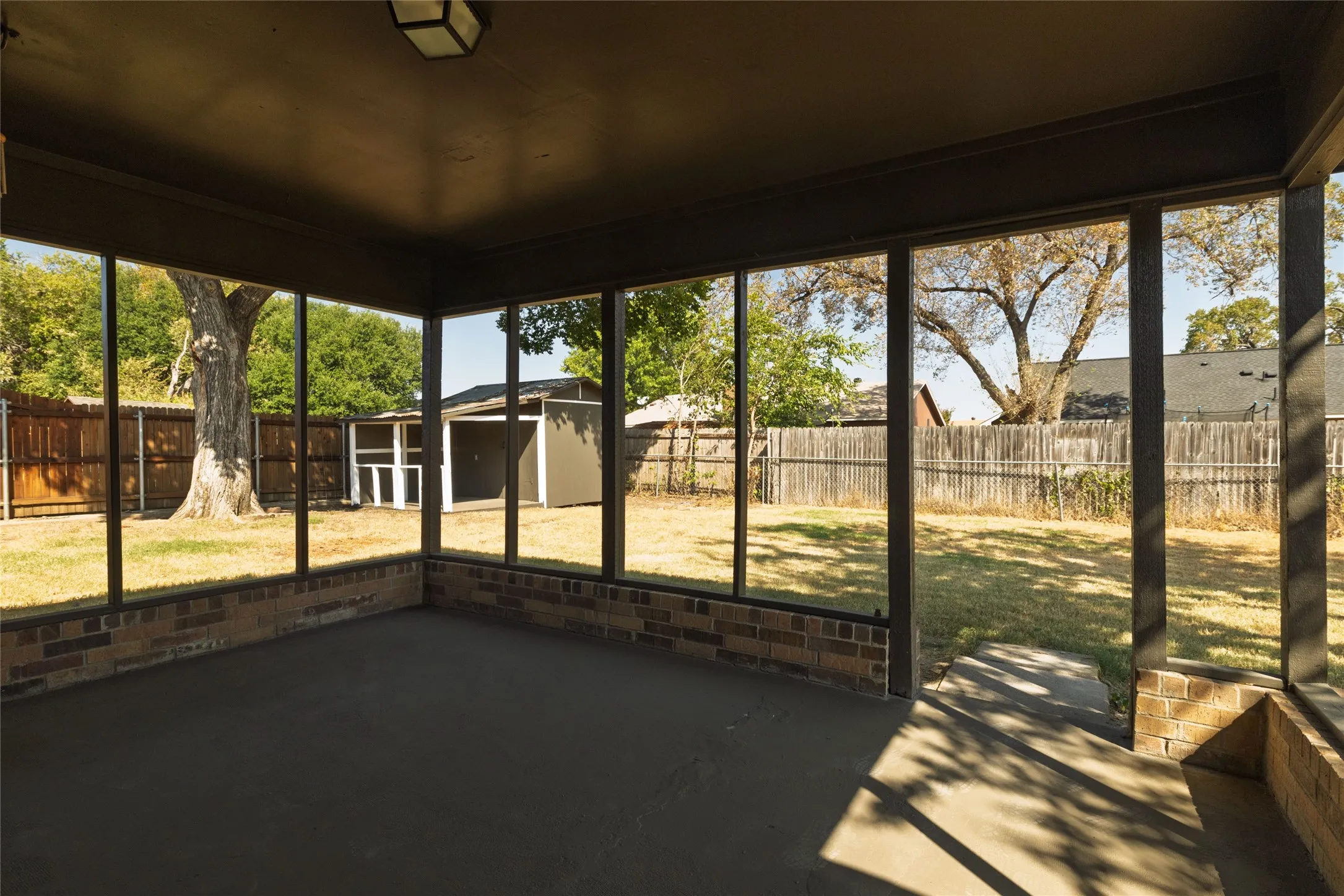 Single Family Residence For Sale in Tarrant County , 304 Cambridge Drive, Saginaw, Texas 76179, 3 Bedroom, 2 Bathroom, 2 Garage spaces, 1,602 Sqft, built in 1982, mls#21386848, Real Estate Agent in Saginaw, Homes For Sale in Tarrant county, Homes For Sale in Saginaw, Realtor in Saginaw Texas, Real Estate Brokerage Independent Realty Texas, Luminita Cordes Realtor
