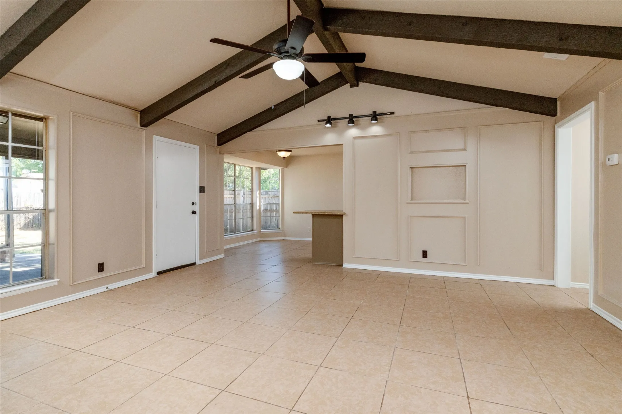 Single Family Residence For Sale in Tarrant County , 304 Cambridge Drive, Saginaw, Texas 76179, 3 Bedroom, 2 Bathroom, 2 Garage spaces, 1,602 Sqft, built in 1982, mls#21386848, Real Estate Agent in Saginaw, Homes For Sale in Tarrant county, Homes For Sale in Saginaw, Realtor in Saginaw Texas, Real Estate Brokerage Independent Realty Texas, Luminita Cordes Realtor