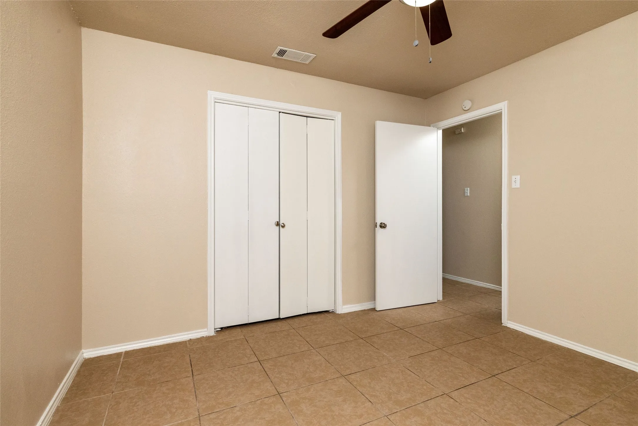 Single Family Residence For Sale in Tarrant County , 304 Cambridge Drive, Saginaw, Texas 76179, 3 Bedroom, 2 Bathroom, 2 Garage spaces, 1,602 Sqft, built in 1982, mls#21386848, Real Estate Agent in Saginaw, Homes For Sale in Tarrant county, Homes For Sale in Saginaw, Realtor in Saginaw Texas, Real Estate Brokerage Independent Realty Texas, Luminita Cordes Realtor