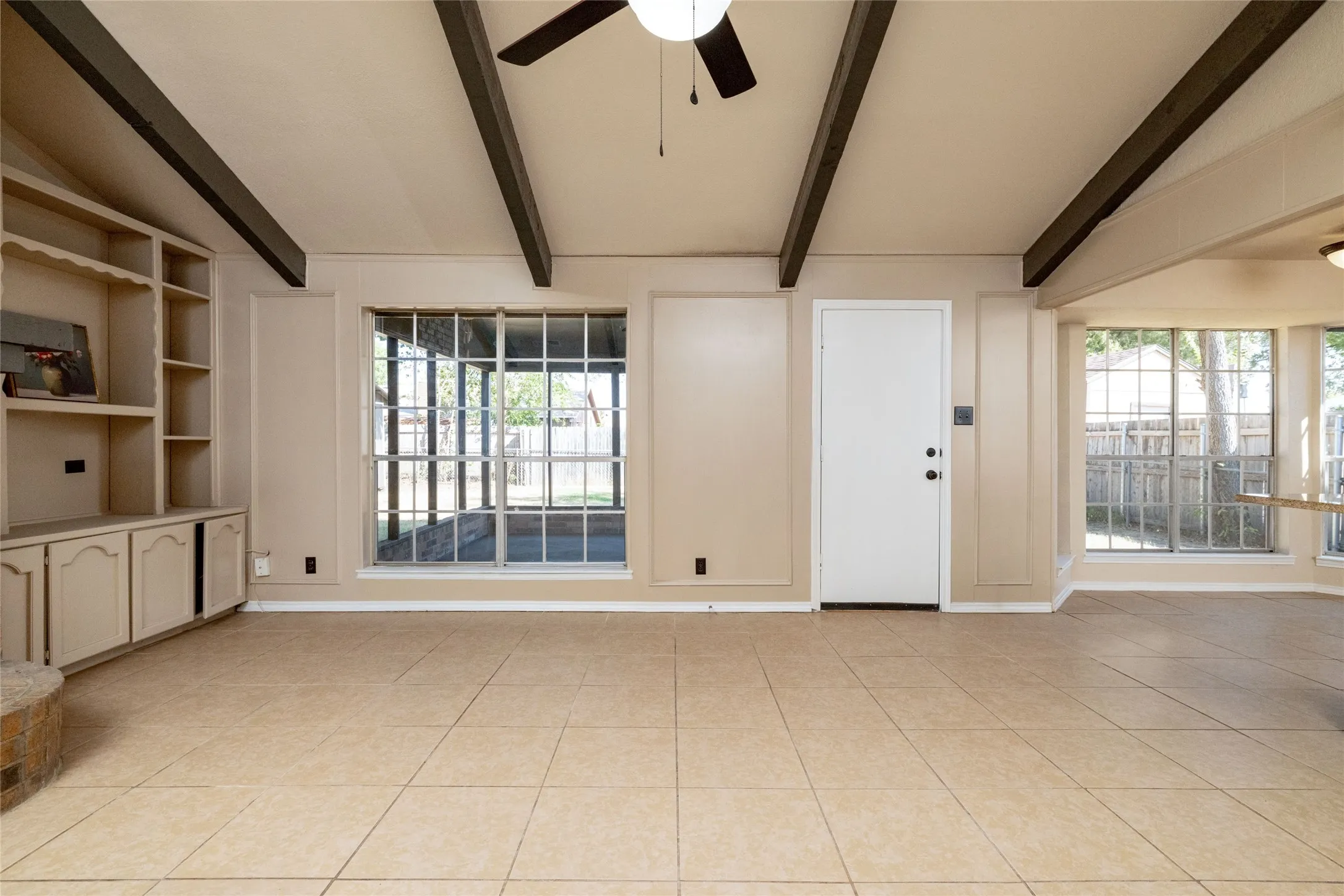 Single Family Residence For Sale in Tarrant County , 304 Cambridge Drive, Saginaw, Texas 76179, 3 Bedroom, 2 Bathroom, 2 Garage spaces, 1,602 Sqft, built in 1982, mls#21386848, Real Estate Agent in Saginaw, Homes For Sale in Tarrant county, Homes For Sale in Saginaw, Realtor in Saginaw Texas, Real Estate Brokerage Independent Realty Texas, Luminita Cordes Realtor