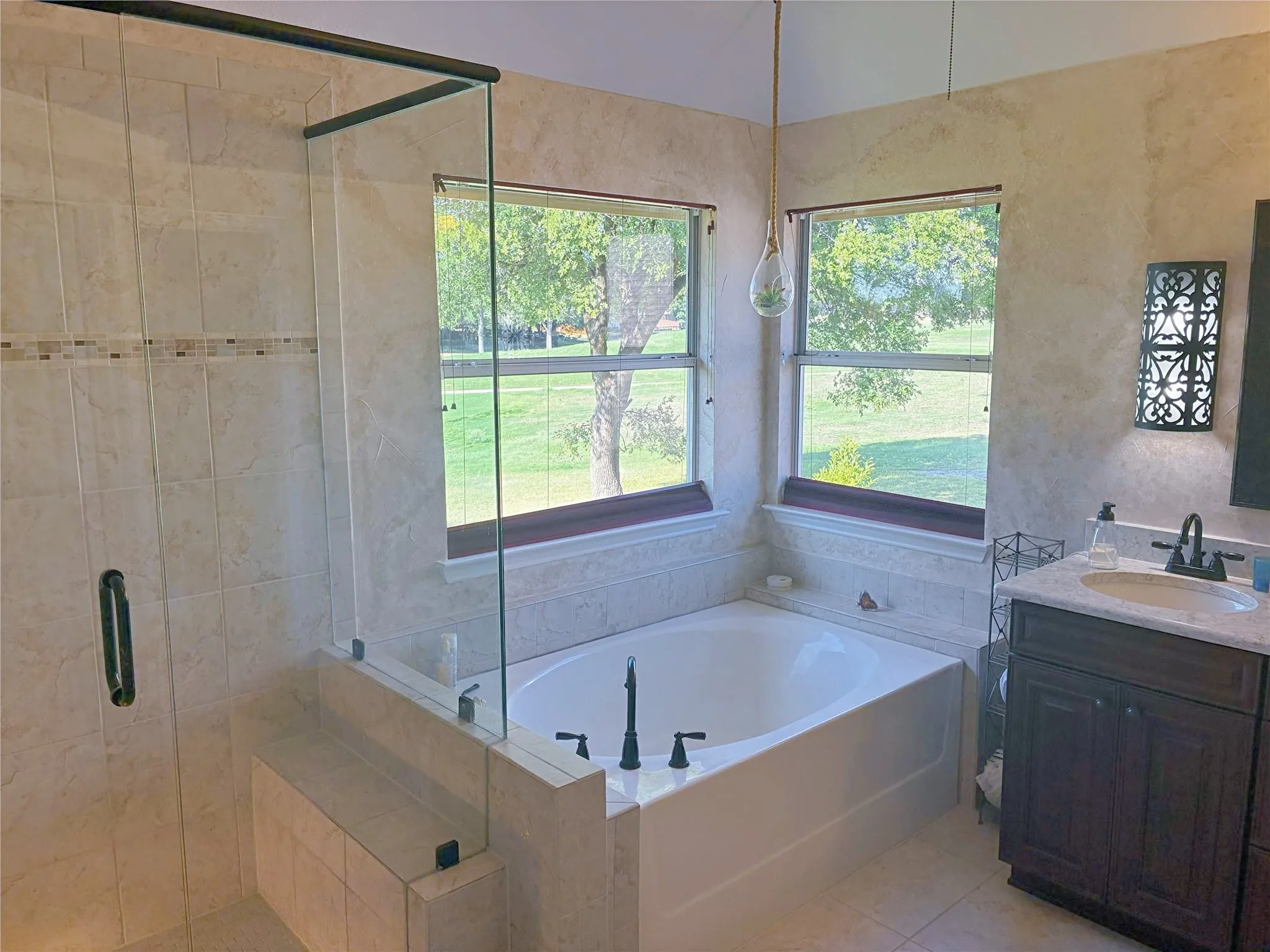 Single Family Residence For Rent in Collin County , 5203 Quail Creek Drive, Mc Kinney, Texas 75072, 4 Bedroom, 3 Bathroom, 2 Garage spaces, 2,246 Sqft, built in 1989, mls#21390958, Real Estate Agent in Mc Kinney, Homes For Rent in Collin county, Homes For Rent in Mc Kinney, Realtor in Mc Kinney Texas, Real Estate Brokerage Independent Realty Texas, Luminita Cordes Realtor