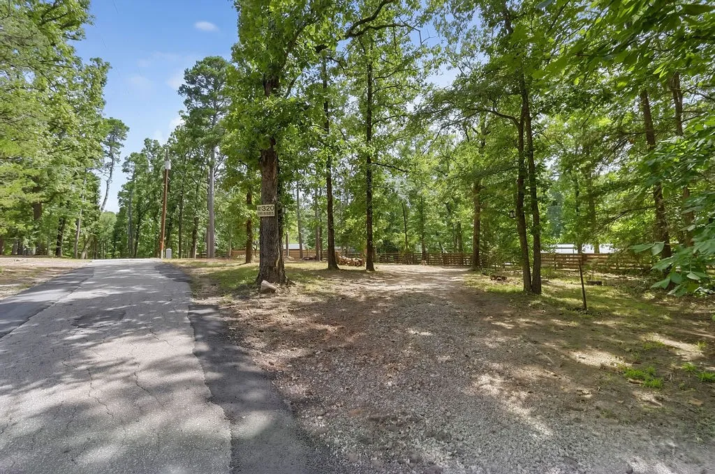 Single Family Residence For Sale in Wood County , 320 PR 8585, Winnsboro, Texas 75494, 3 Bedroom, 1 Bathroom, 1 Garage spaces, 1,025 Sqft, built in 1992, mls#21390959, Real Estate Agent in Winnsboro, Homes For Sale in Wood county, Homes For Sale in Winnsboro, Realtor in Winnsboro Texas, Real Estate Brokerage Independent Realty Texas, Luminita Cordes Realtor