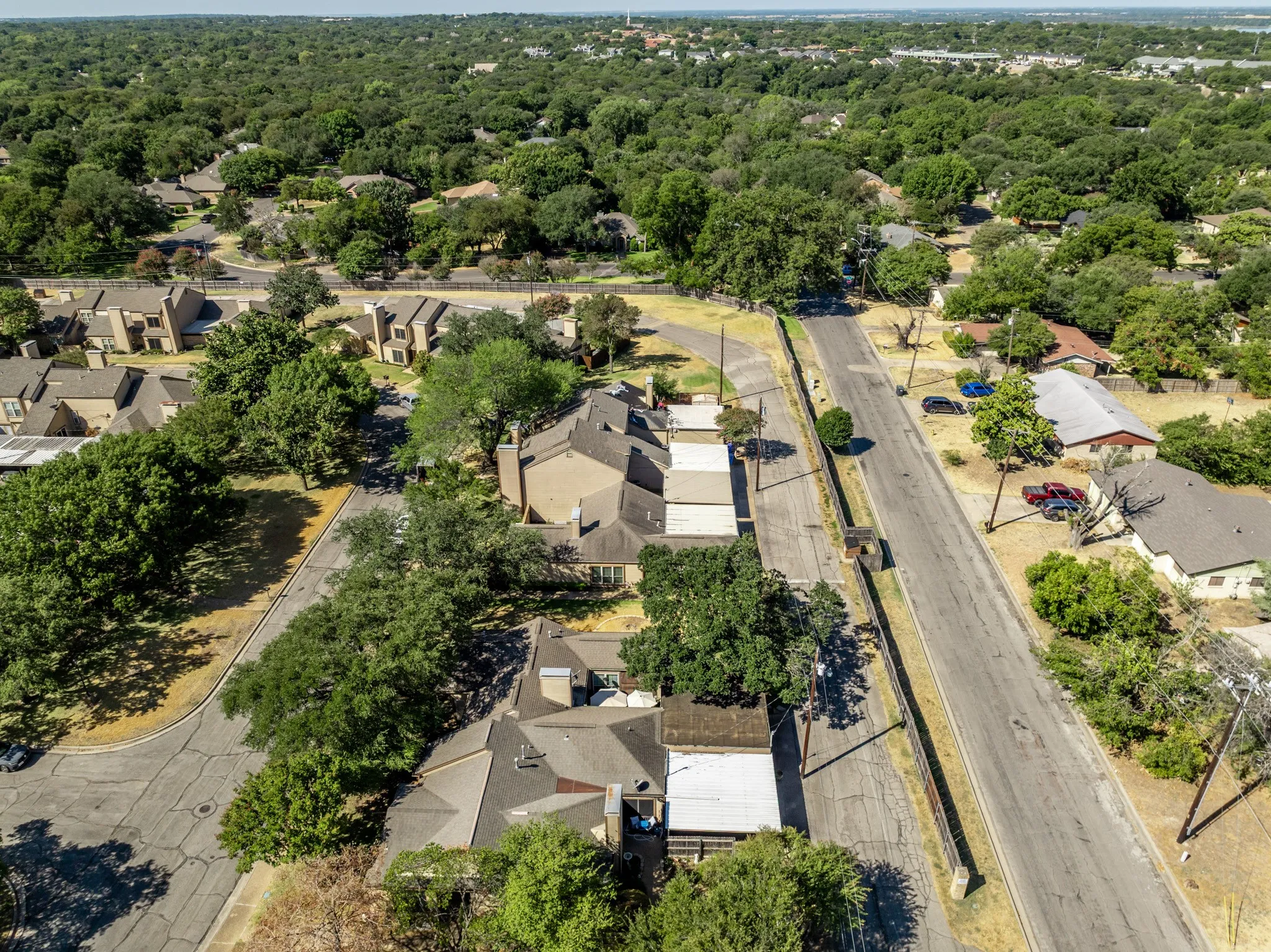 Townhouse For Sale in Mc Lennan County , 3311 Chimney Place Drive, Waco, Texas 76708, 2 Bedroom, 2 Bathroom, 2 Garage spaces, 1,457 Sqft, built in 1984, mls#21390060, Real Estate Agent in Waco, Homes For Sale in Mc Lennan county, Homes For Sale in Waco, Realtor in Waco Texas, Real Estate Brokerage Independent Realty Texas, Luminita Cordes Realtor