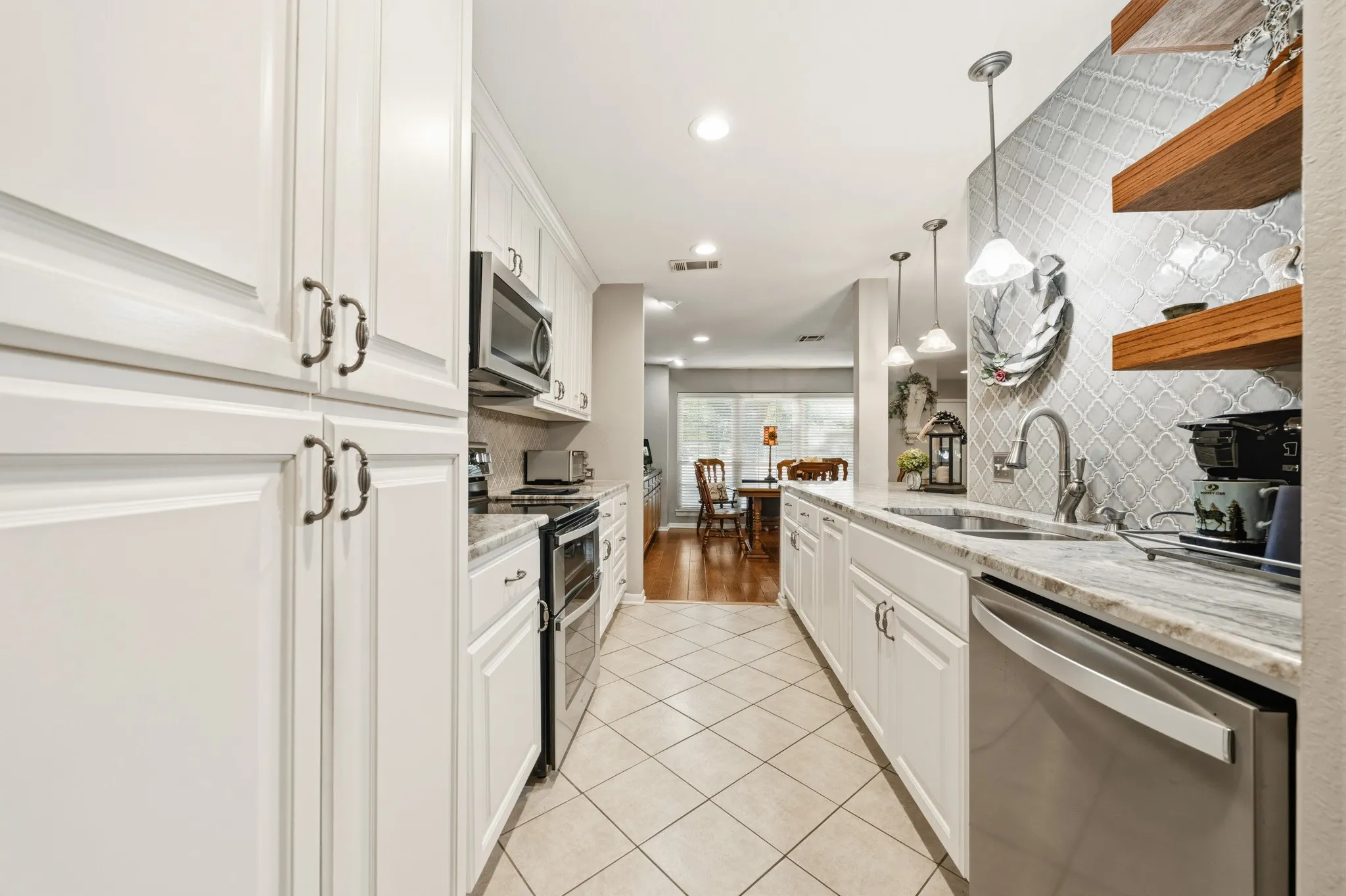 Townhouse For Sale in Mc Lennan County , 3311 Chimney Place Drive, Waco, Texas 76708, 2 Bedroom, 2 Bathroom, 2 Garage spaces, 1,457 Sqft, built in 1984, mls#21390060, Real Estate Agent in Waco, Homes For Sale in Mc Lennan county, Homes For Sale in Waco, Realtor in Waco Texas, Real Estate Brokerage Independent Realty Texas, Luminita Cordes Realtor