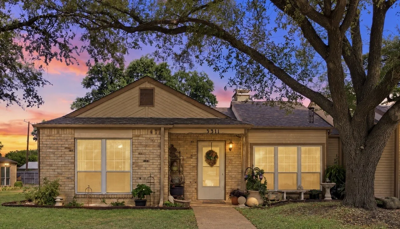 Townhouse For Sale in Mc Lennan County , 3311 Chimney Place Drive, Waco, Texas 76708, 2 Bedroom, 2 Bathroom, 2 Garage spaces, 1,457 Sqft, built in 1984, mls#21390060, Real Estate Agent in Waco, Homes For Sale in Mc Lennan county, Homes For Sale in Waco, Realtor in Waco Texas, Real Estate Brokerage Independent Realty Texas, Luminita Cordes Realtor