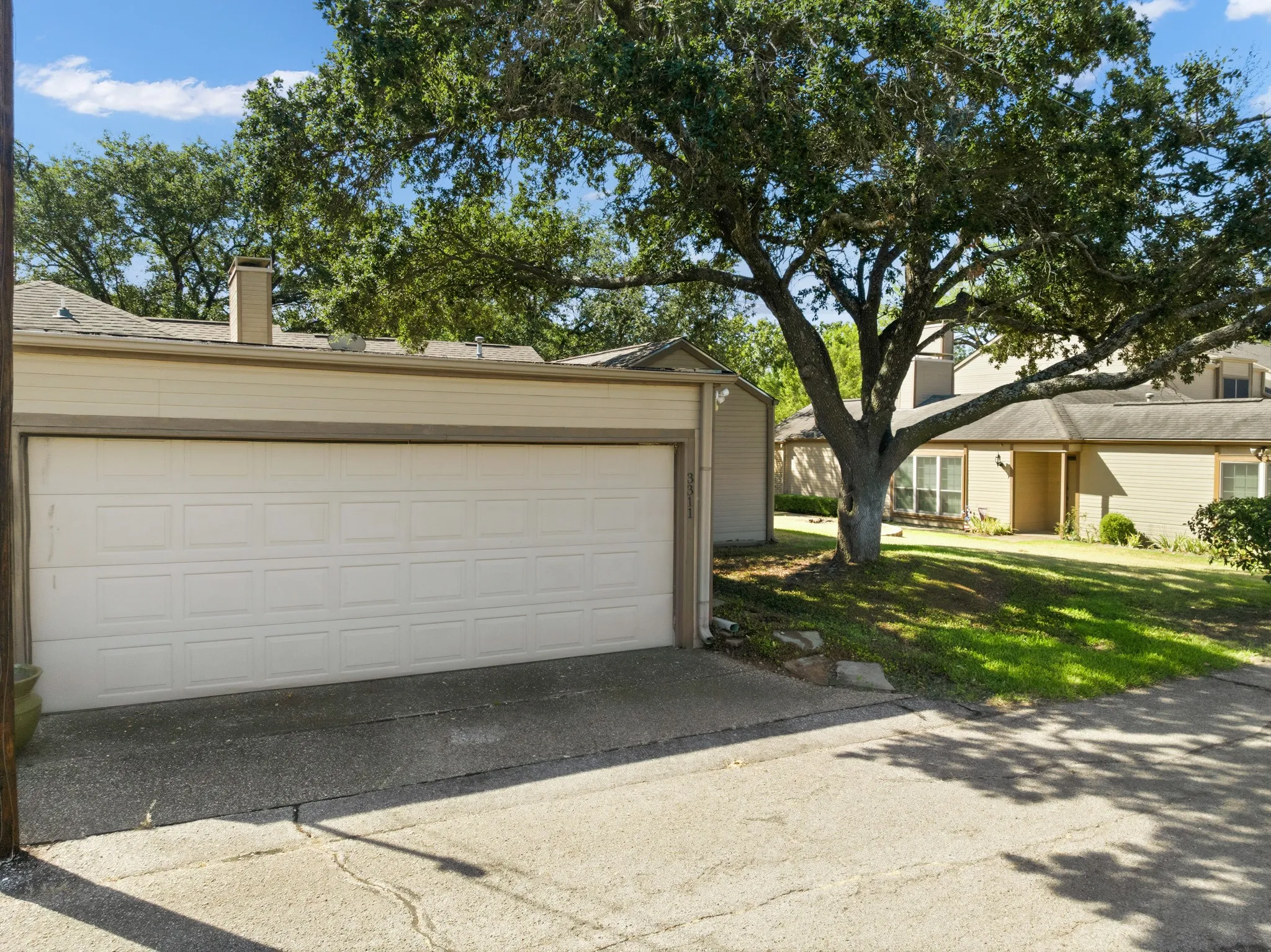 Townhouse For Sale in Mc Lennan County , 3311 Chimney Place Drive, Waco, Texas 76708, 2 Bedroom, 2 Bathroom, 2 Garage spaces, 1,457 Sqft, built in 1984, mls#21390060, Real Estate Agent in Waco, Homes For Sale in Mc Lennan county, Homes For Sale in Waco, Realtor in Waco Texas, Real Estate Brokerage Independent Realty Texas, Luminita Cordes Realtor