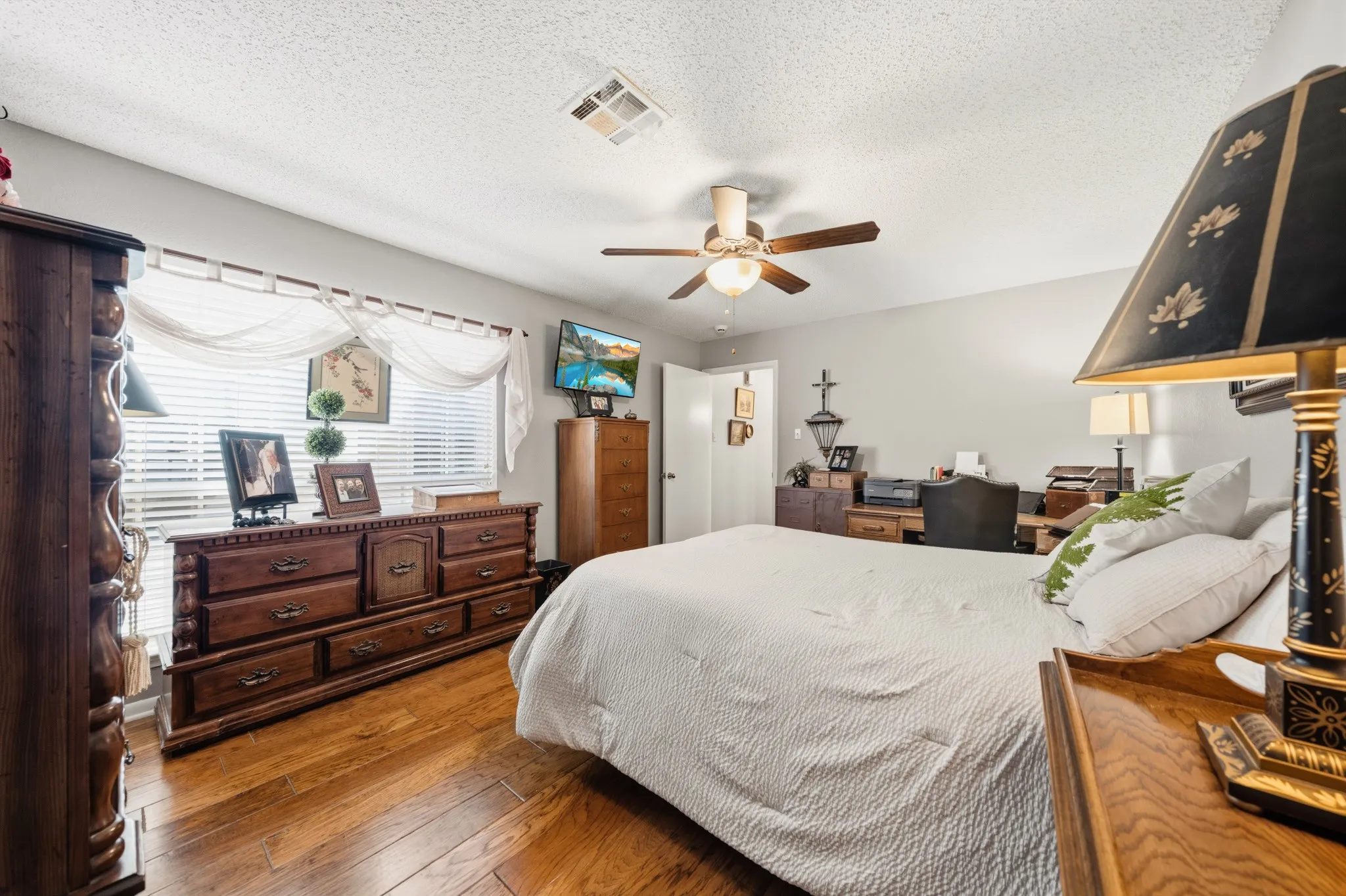Townhouse For Sale in Mc Lennan County , 3311 Chimney Place Drive, Waco, Texas 76708, 2 Bedroom, 2 Bathroom, 2 Garage spaces, 1,457 Sqft, built in 1984, mls#21390060, Real Estate Agent in Waco, Homes For Sale in Mc Lennan county, Homes For Sale in Waco, Realtor in Waco Texas, Real Estate Brokerage Independent Realty Texas, Luminita Cordes Realtor