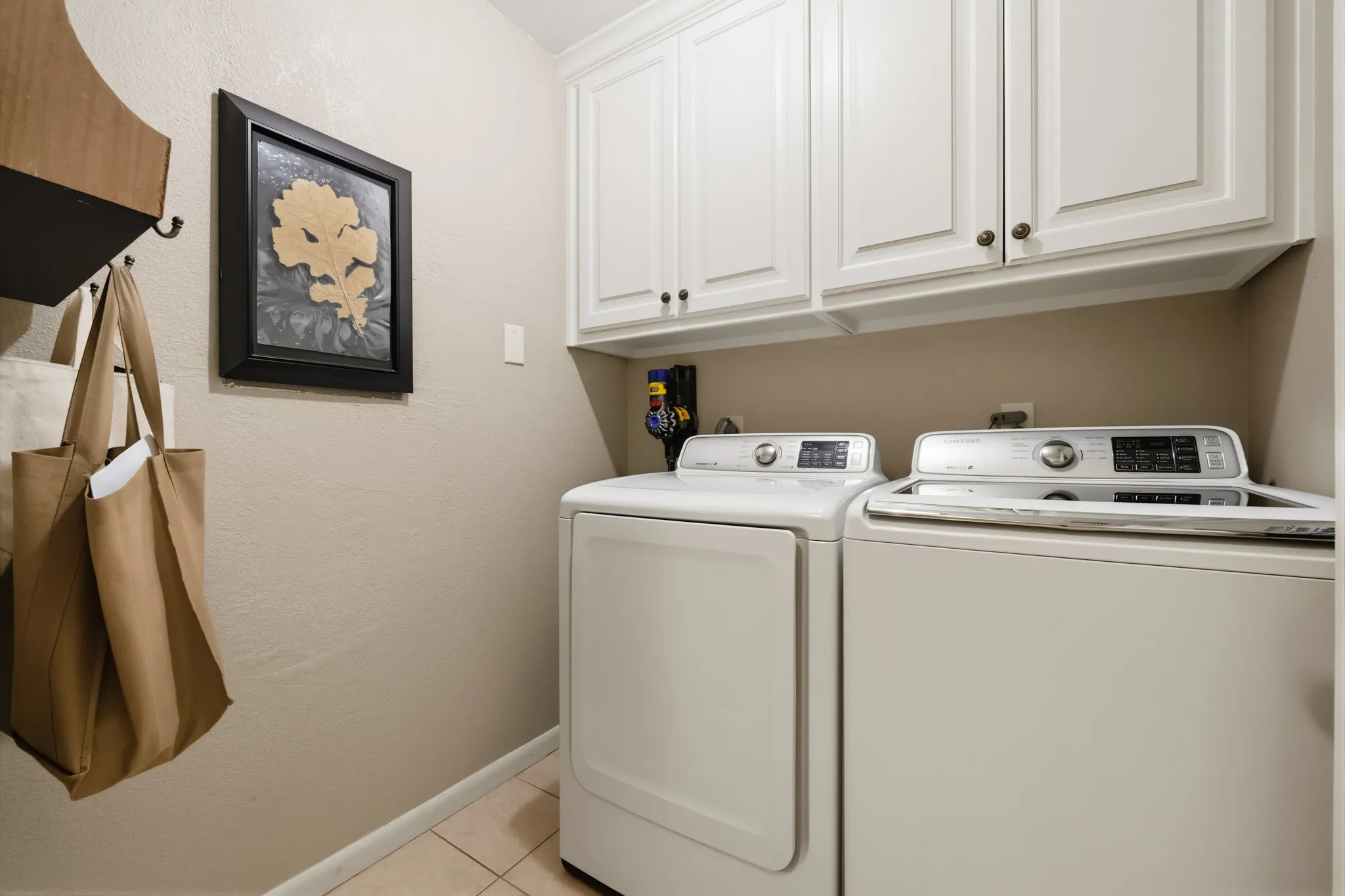 Townhouse For Sale in Mc Lennan County , 3311 Chimney Place Drive, Waco, Texas 76708, 2 Bedroom, 2 Bathroom, 2 Garage spaces, 1,457 Sqft, built in 1984, mls#21390060, Real Estate Agent in Waco, Homes For Sale in Mc Lennan county, Homes For Sale in Waco, Realtor in Waco Texas, Real Estate Brokerage Independent Realty Texas, Luminita Cordes Realtor