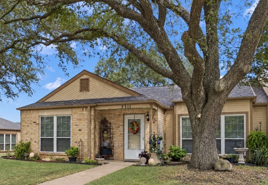 Townhouse For Sale in Mc Lennan County , 3311 Chimney Place Drive, Waco, Texas 76708, 2 Bedroom, 2 Bathroom, 2 Garage spaces, 1,457 Sqft, built in 1984, mls#21390060, Real Estate Agent in Waco, Homes For Sale in Mc Lennan county, Homes For Sale in Waco, Realtor in Waco Texas, Real Estate Brokerage Independent Realty Texas, Luminita Cordes Realtor