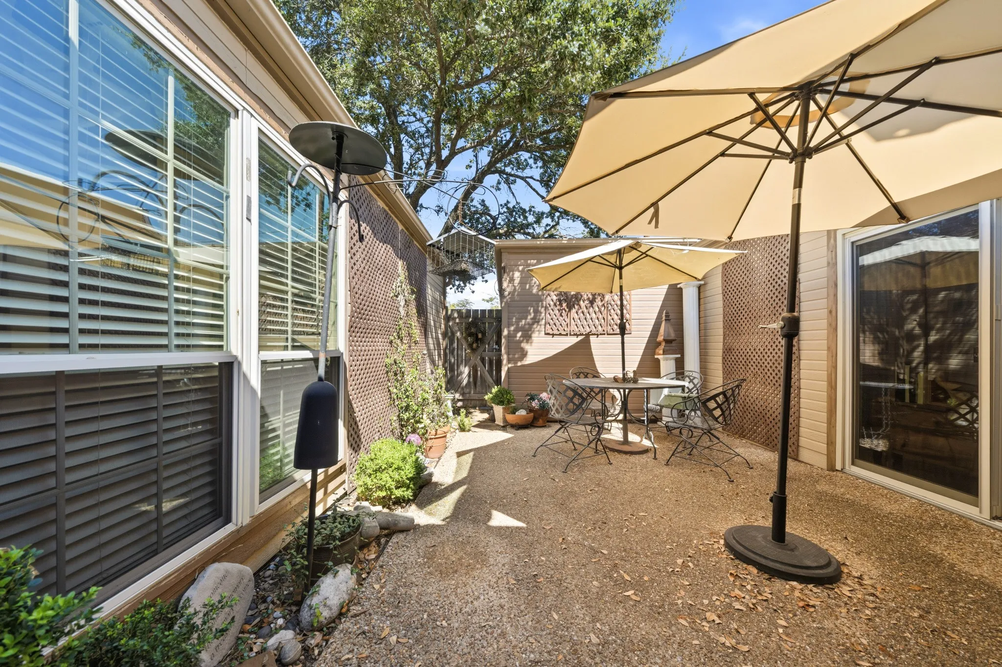 Townhouse For Sale in Mc Lennan County , 3311 Chimney Place Drive, Waco, Texas 76708, 2 Bedroom, 2 Bathroom, 2 Garage spaces, 1,457 Sqft, built in 1984, mls#21390060, Real Estate Agent in Waco, Homes For Sale in Mc Lennan county, Homes For Sale in Waco, Realtor in Waco Texas, Real Estate Brokerage Independent Realty Texas, Luminita Cordes Realtor