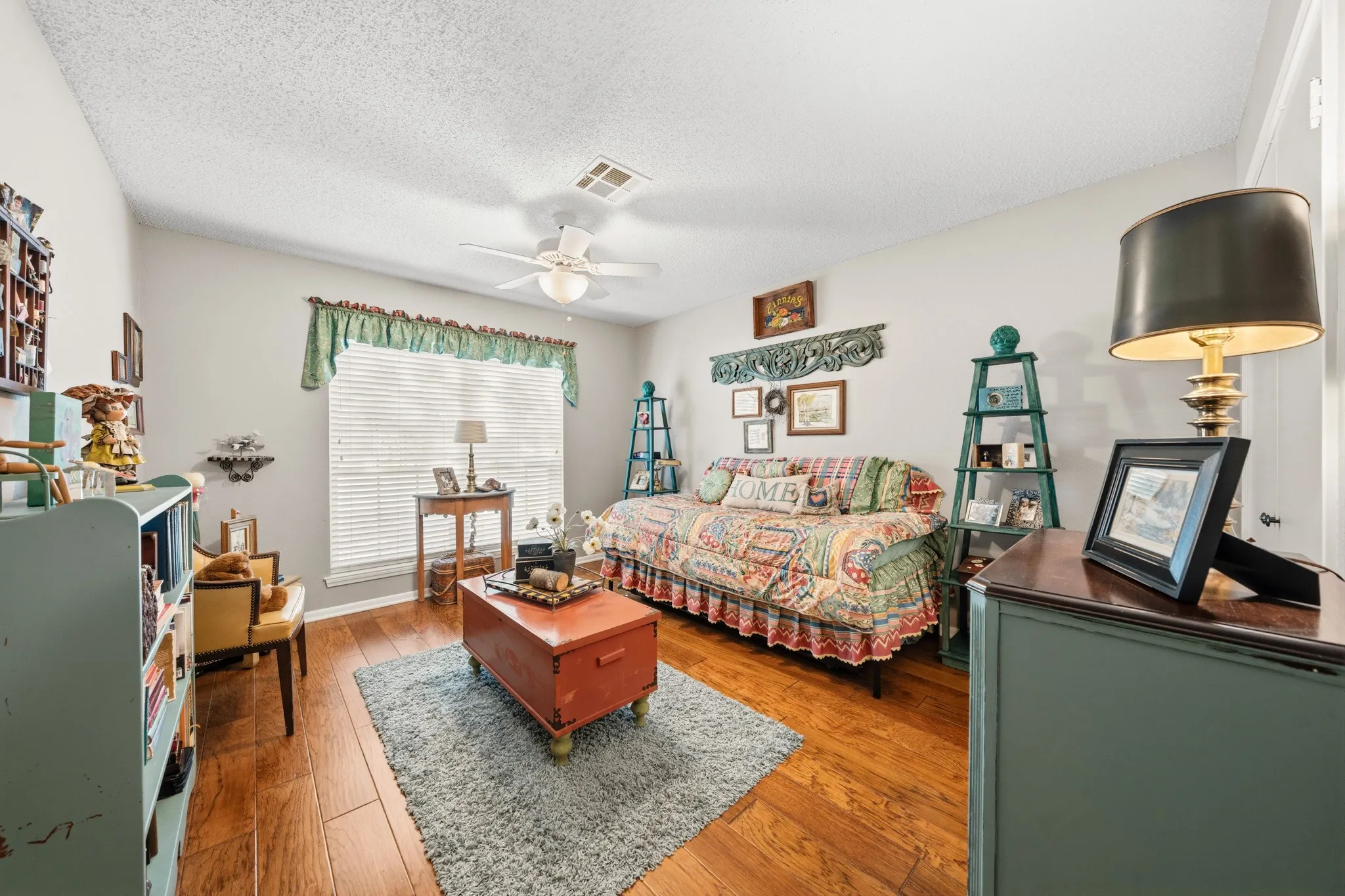 Townhouse For Sale in Mc Lennan County , 3311 Chimney Place Drive, Waco, Texas 76708, 2 Bedroom, 2 Bathroom, 2 Garage spaces, 1,457 Sqft, built in 1984, mls#21390060, Real Estate Agent in Waco, Homes For Sale in Mc Lennan county, Homes For Sale in Waco, Realtor in Waco Texas, Real Estate Brokerage Independent Realty Texas, Luminita Cordes Realtor