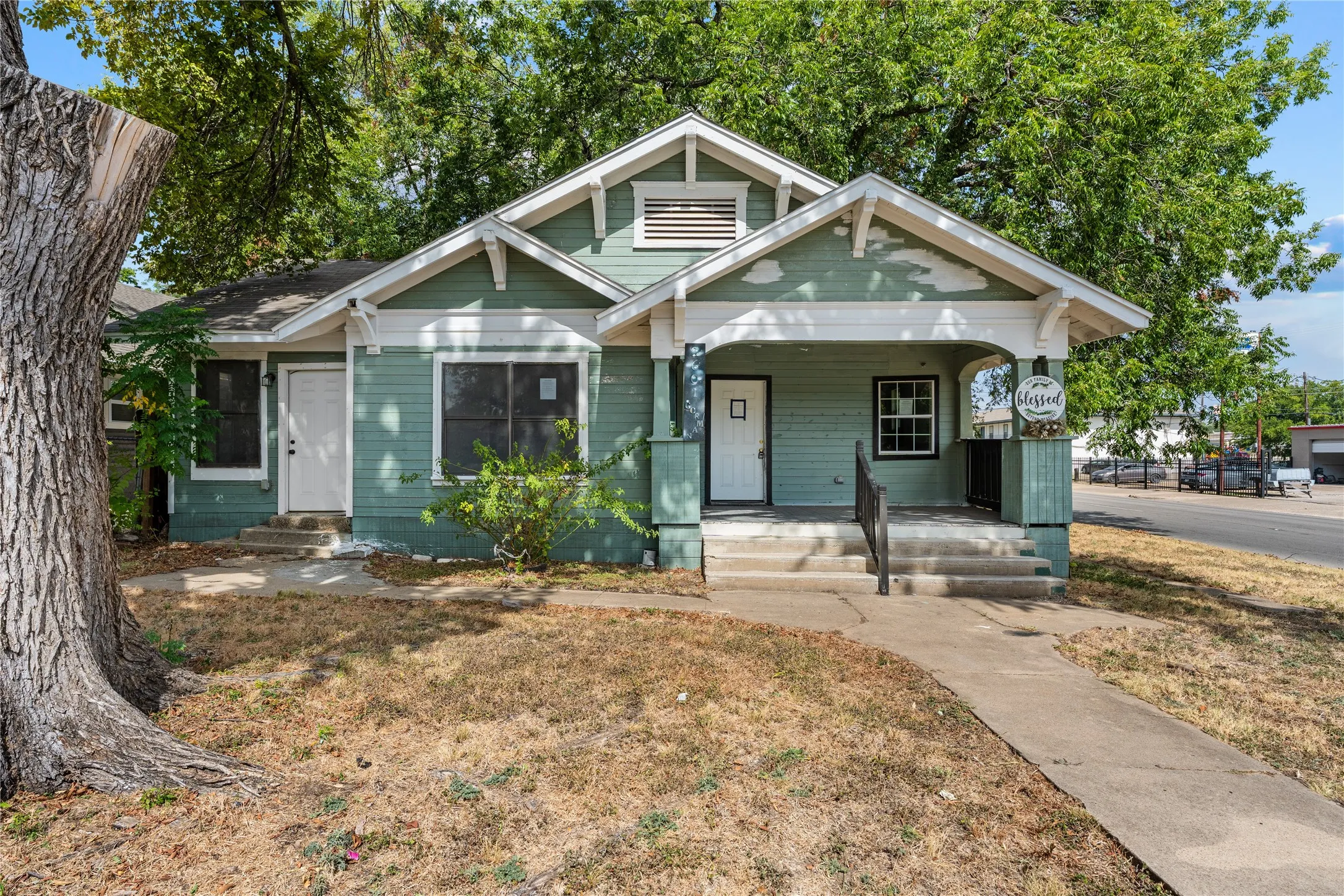 Single Family Residence For Sale in Mc Lennan County , 2601 Gorman Avenue, Waco, Texas 76707, 4 Bedroom, 2 Bathroom, Garage spaces, 1,699 Sqft, built in 1930, mls#21390960, Real Estate Agent in Waco, Homes For Sale in Mc Lennan county, Homes For Sale in Waco, Realtor in Waco Texas, Real Estate Brokerage Independent Realty Texas, Luminita Cordes Realtor