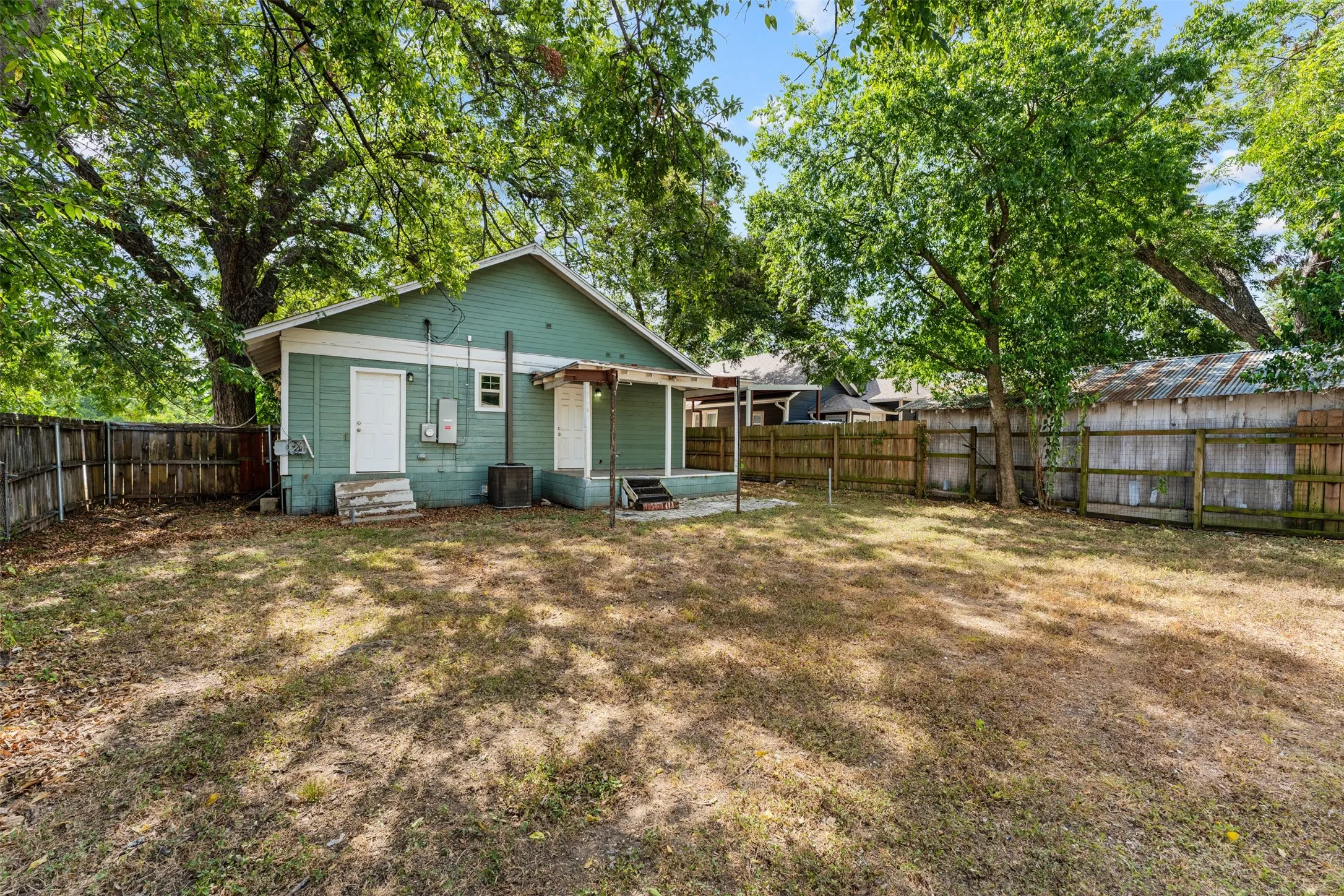 Single Family Residence For Sale in Mc Lennan County , 2601 Gorman Avenue, Waco, Texas 76707, 4 Bedroom, 2 Bathroom, Garage spaces, 1,699 Sqft, built in 1930, mls#21390960, Real Estate Agent in Waco, Homes For Sale in Mc Lennan county, Homes For Sale in Waco, Realtor in Waco Texas, Real Estate Brokerage Independent Realty Texas, Luminita Cordes Realtor
