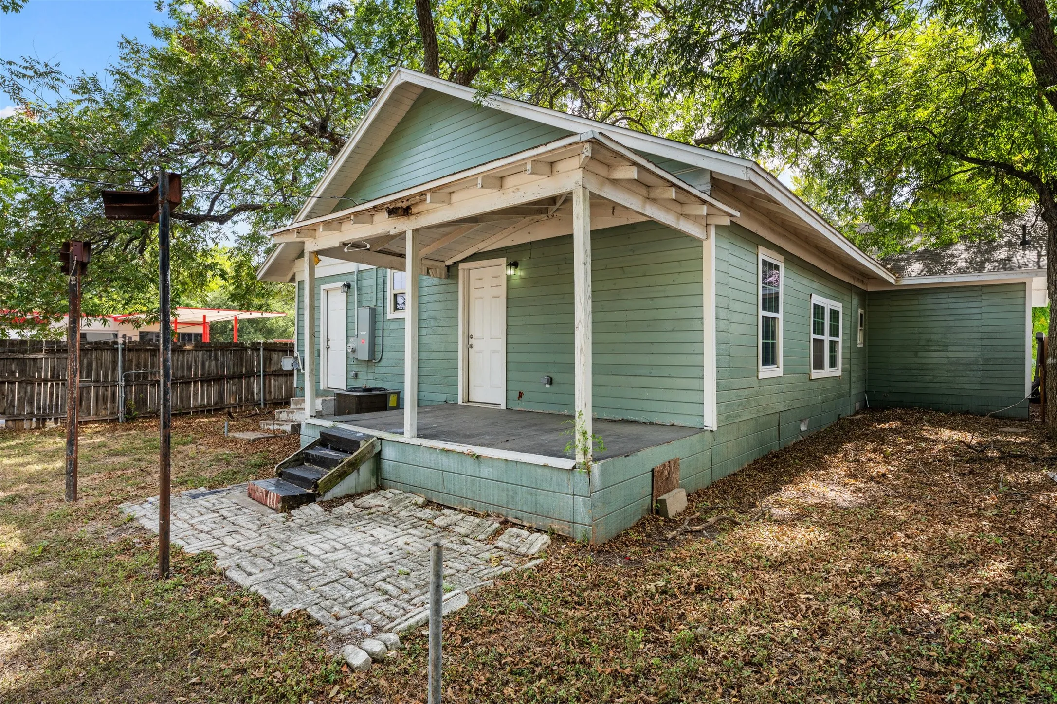 Single Family Residence For Sale in Mc Lennan County , 2601 Gorman Avenue, Waco, Texas 76707, 4 Bedroom, 2 Bathroom, Garage spaces, 1,699 Sqft, built in 1930, mls#21390960, Real Estate Agent in Waco, Homes For Sale in Mc Lennan county, Homes For Sale in Waco, Realtor in Waco Texas, Real Estate Brokerage Independent Realty Texas, Luminita Cordes Realtor