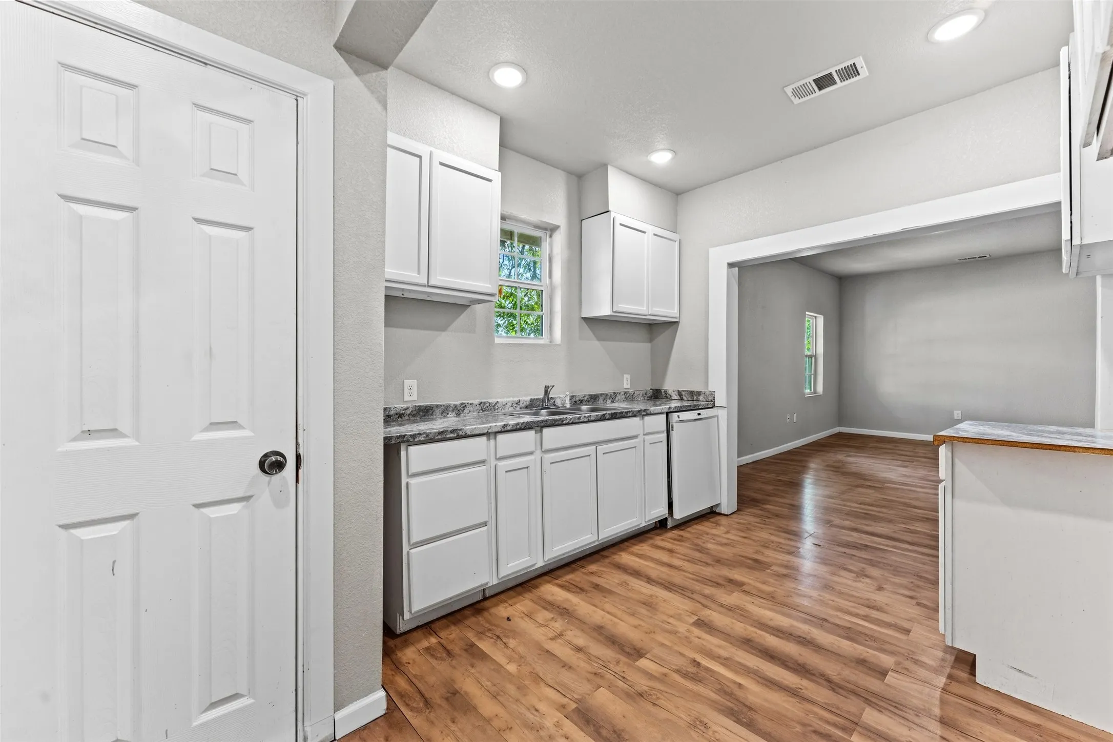 Single Family Residence For Sale in Mc Lennan County , 2601 Gorman Avenue, Waco, Texas 76707, 4 Bedroom, 2 Bathroom, Garage spaces, 1,699 Sqft, built in 1930, mls#21390960, Real Estate Agent in Waco, Homes For Sale in Mc Lennan county, Homes For Sale in Waco, Realtor in Waco Texas, Real Estate Brokerage Independent Realty Texas, Luminita Cordes Realtor