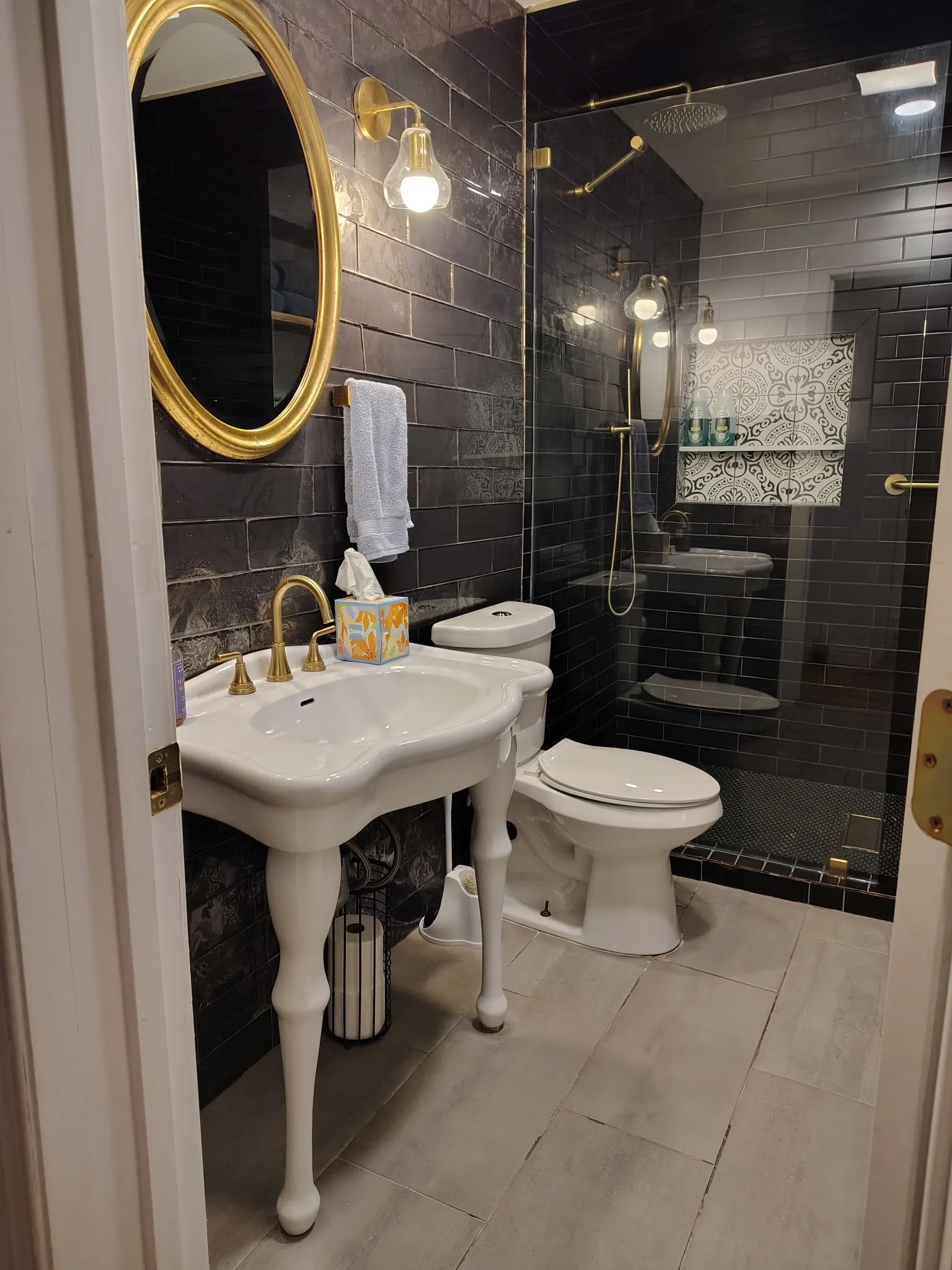 Single Family Residence For Sale in Tarrant County , 417 N Pecan Street, Arlington, Texas 76011, 3 Bedroom, 2 Bathroom, 1 Garage spaces, 1,602 Sqft, built in 1933, mls#21390408, Real Estate Agent in Arlington, Homes For Sale in Tarrant county, Homes For Sale in Arlington, Realtor in Arlington Texas, Real Estate Brokerage Independent Realty Texas, Luminita Cordes Realtor