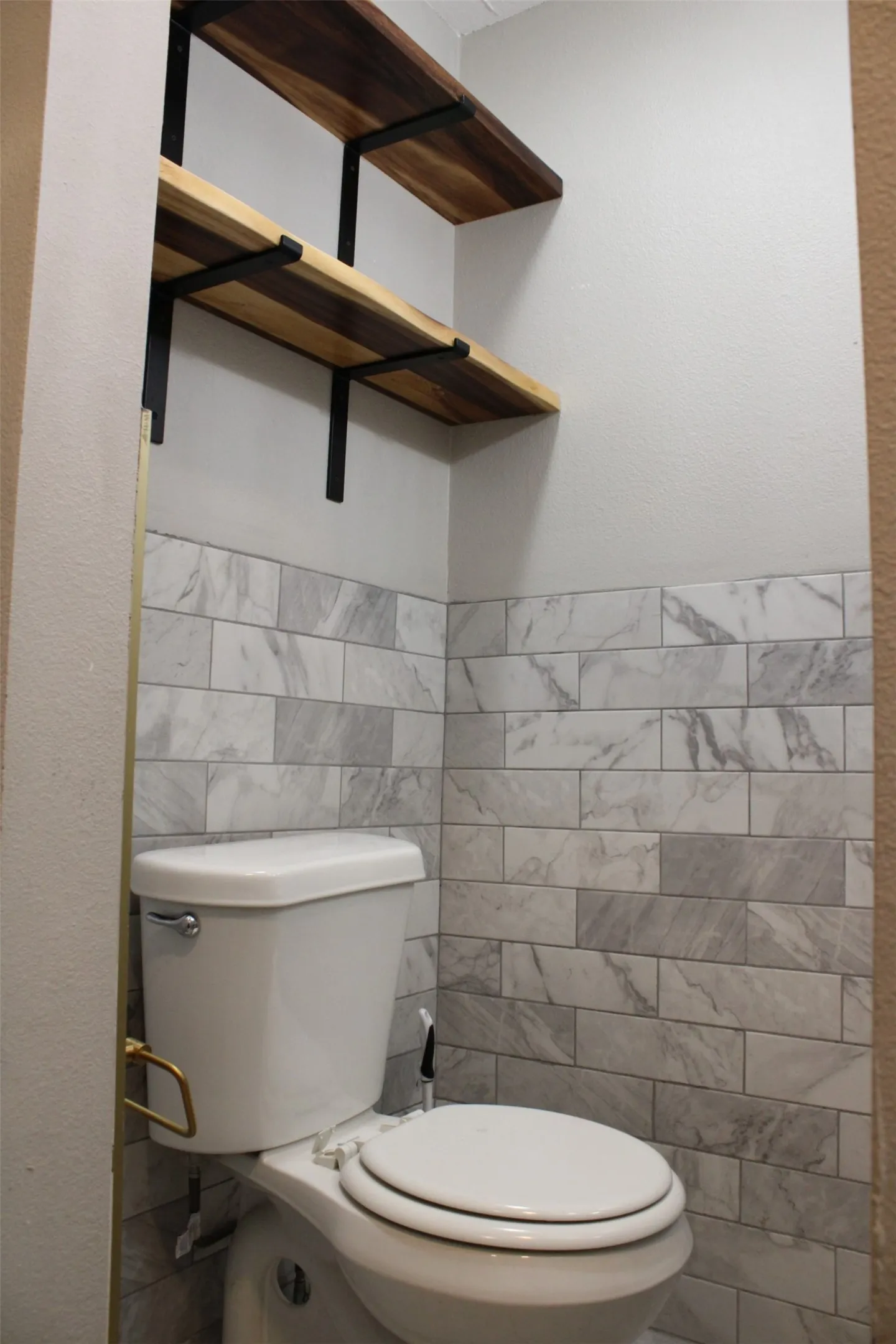 Single Family Residence For Sale in Tarrant County , 417 N Pecan Street, Arlington, Texas 76011, 3 Bedroom, 2 Bathroom, 1 Garage spaces, 1,602 Sqft, built in 1933, mls#21390408, Real Estate Agent in Arlington, Homes For Sale in Tarrant county, Homes For Sale in Arlington, Realtor in Arlington Texas, Real Estate Brokerage Independent Realty Texas, Luminita Cordes Realtor