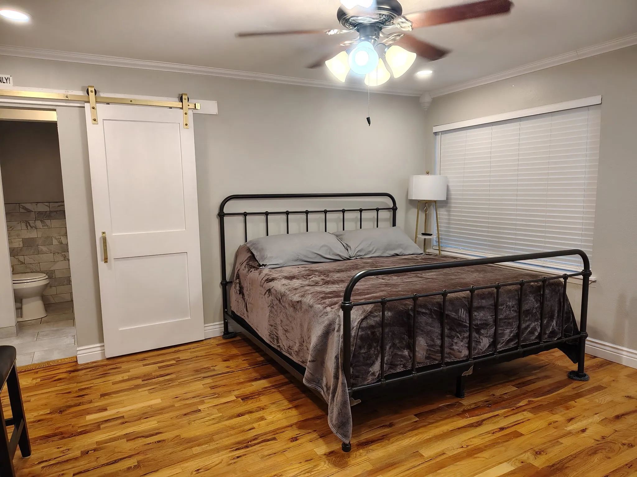 Single Family Residence For Sale in Tarrant County , 417 N Pecan Street, Arlington, Texas 76011, 3 Bedroom, 2 Bathroom, 1 Garage spaces, 1,602 Sqft, built in 1933, mls#21390408, Real Estate Agent in Arlington, Homes For Sale in Tarrant county, Homes For Sale in Arlington, Realtor in Arlington Texas, Real Estate Brokerage Independent Realty Texas, Luminita Cordes Realtor