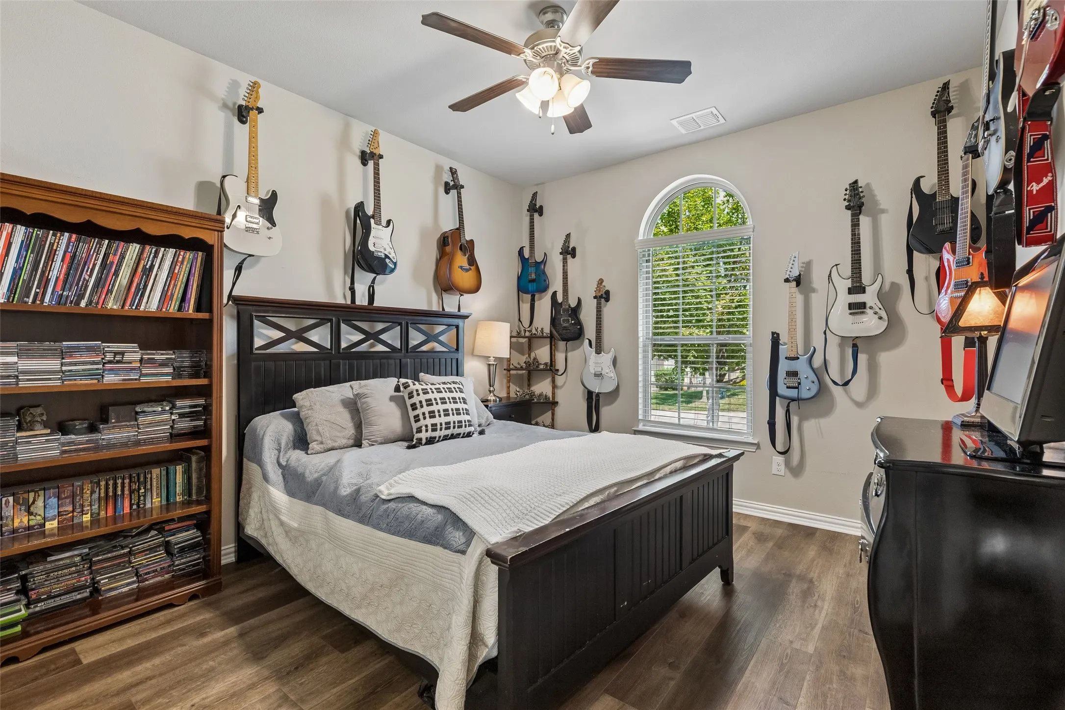 Single Family Residence For Sale in Denton County , 1021 Ladera Boulevard, Highland Village, Texas 75077, 2 Bedroom, 2 Bathroom, 2 Garage spaces, 1,890 Sqft, built in 2020, mls#21381444, Real Estate Agent in Highland Village, Homes For Sale in Denton county, Homes For Sale in Highland Village, Realtor in Highland Village Texas, Real Estate Brokerage Independent Realty Texas, Luminita Cordes Realtor
