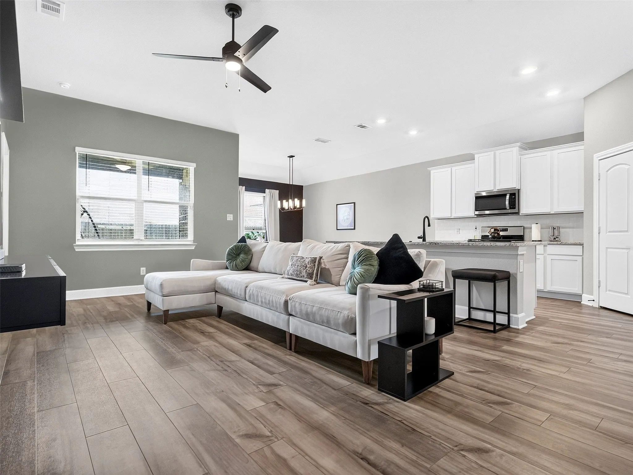Single Family Residence For Rent in Collin County , 2008 Meadow Drive, Anna, Texas 75409, 4 Bedroom, 2 Bathroom, 2 Garage spaces, 2,025 Sqft, built in 2022, mls#21390745, Real Estate Agent in Anna, Homes For Rent in Collin county, Homes For Rent in Anna, Realtor in Anna Texas, Real Estate Brokerage Independent Realty Texas, Luminita Cordes Realtor