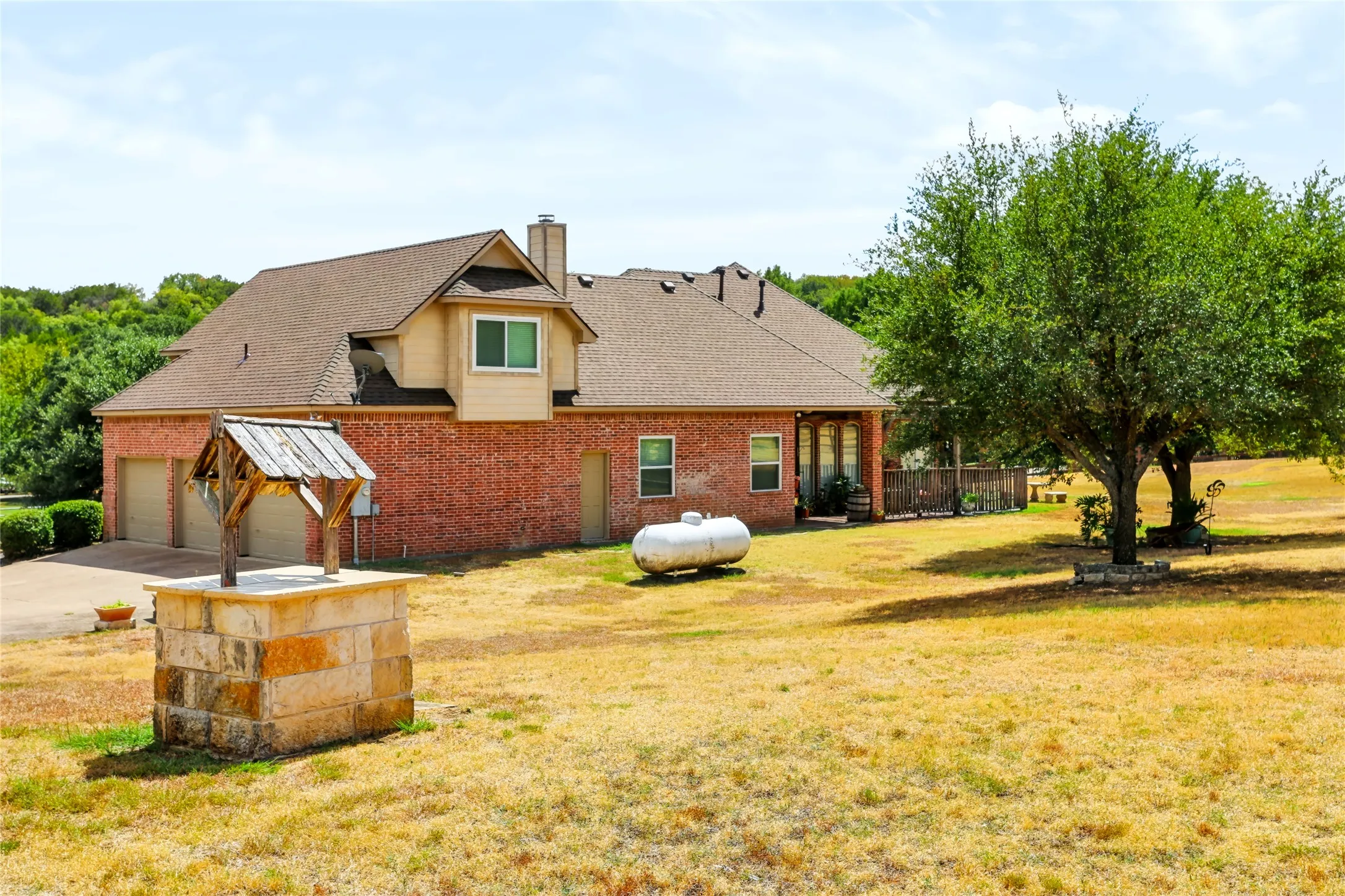 Single Family Residence For Sale in Parker County , 170 Park Place Circle, Cresson, Texas 76035, 4 Bedroom, 3 Bathroom, 3 Garage spaces, 3,327 Sqft, built in 2002, mls#21390966, Real Estate Agent in Cresson, Homes For Sale in Parker county, Homes For Sale in Cresson, Realtor in Cresson Texas, Real Estate Brokerage Independent Realty Texas, Luminita Cordes Realtor