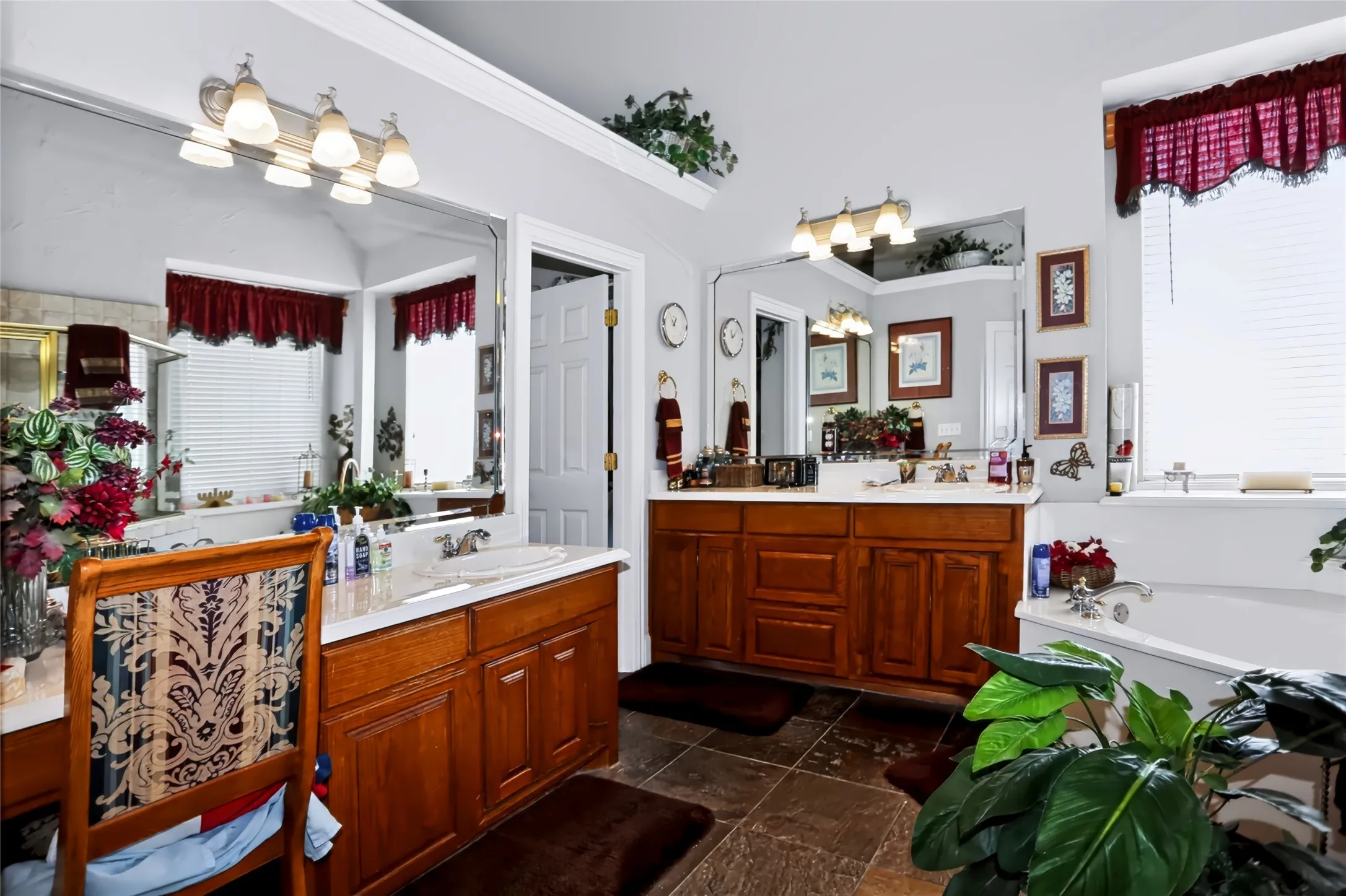 Single Family Residence For Sale in Parker County , 170 Park Place Circle, Cresson, Texas 76035, 4 Bedroom, 3 Bathroom, 3 Garage spaces, 3,327 Sqft, built in 2002, mls#21390966, Real Estate Agent in Cresson, Homes For Sale in Parker county, Homes For Sale in Cresson, Realtor in Cresson Texas, Real Estate Brokerage Independent Realty Texas, Luminita Cordes Realtor